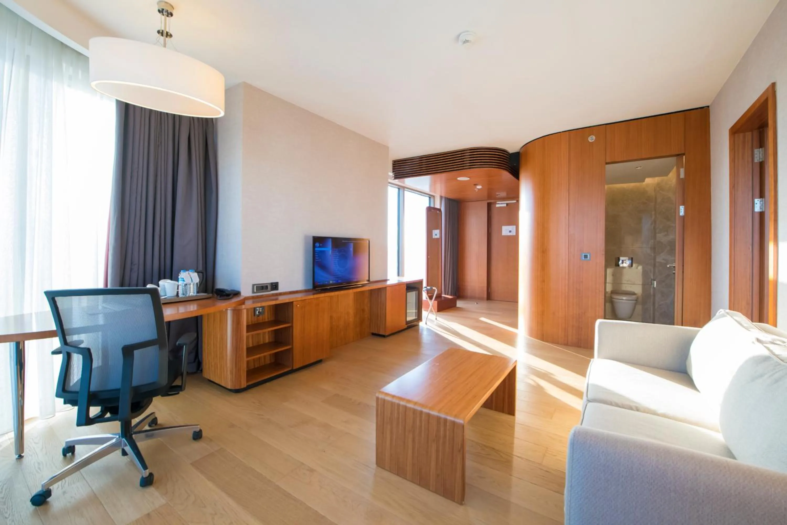 Living room in Crowne Plaza Kayseri by IHG