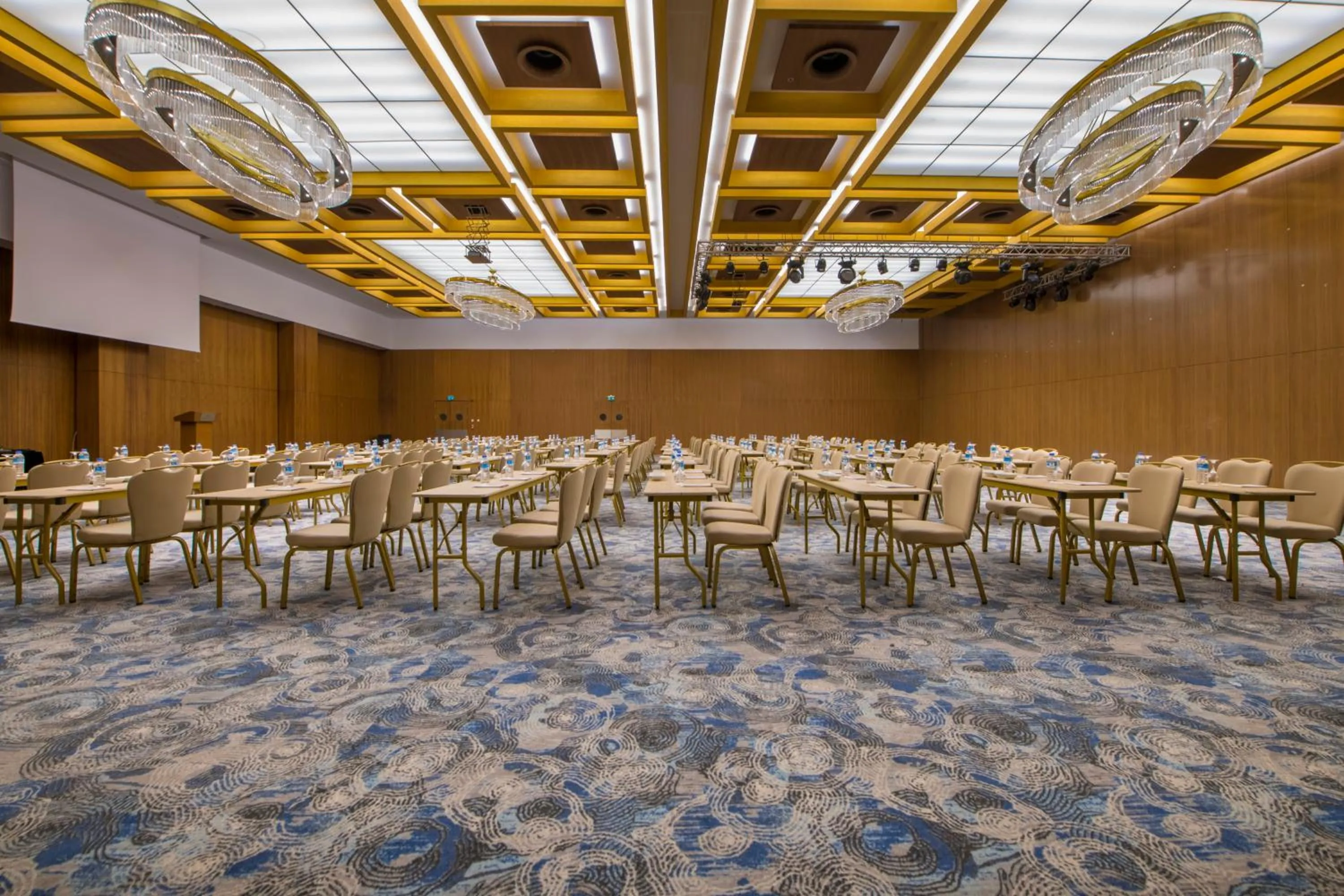 Meeting/conference room in Crowne Plaza Kayseri by IHG