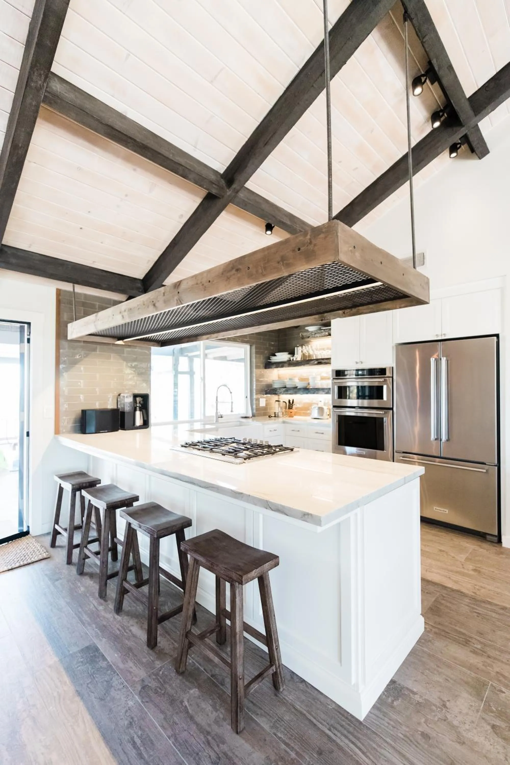 Kitchen or kitchenette in Moon Ranch - a gateway to Yosemite