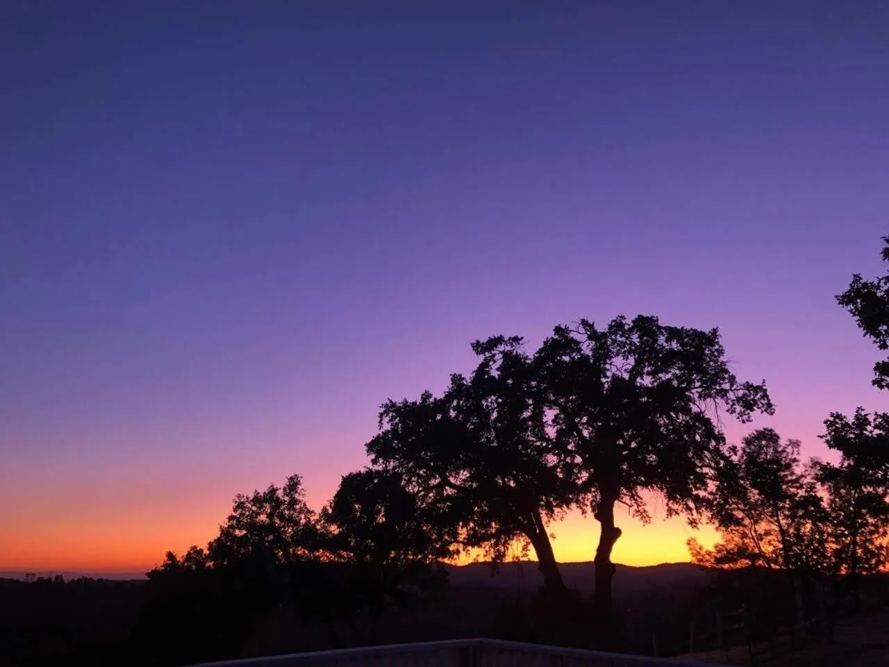 Sunset in Moon Ranch - a gateway to Yosemite
