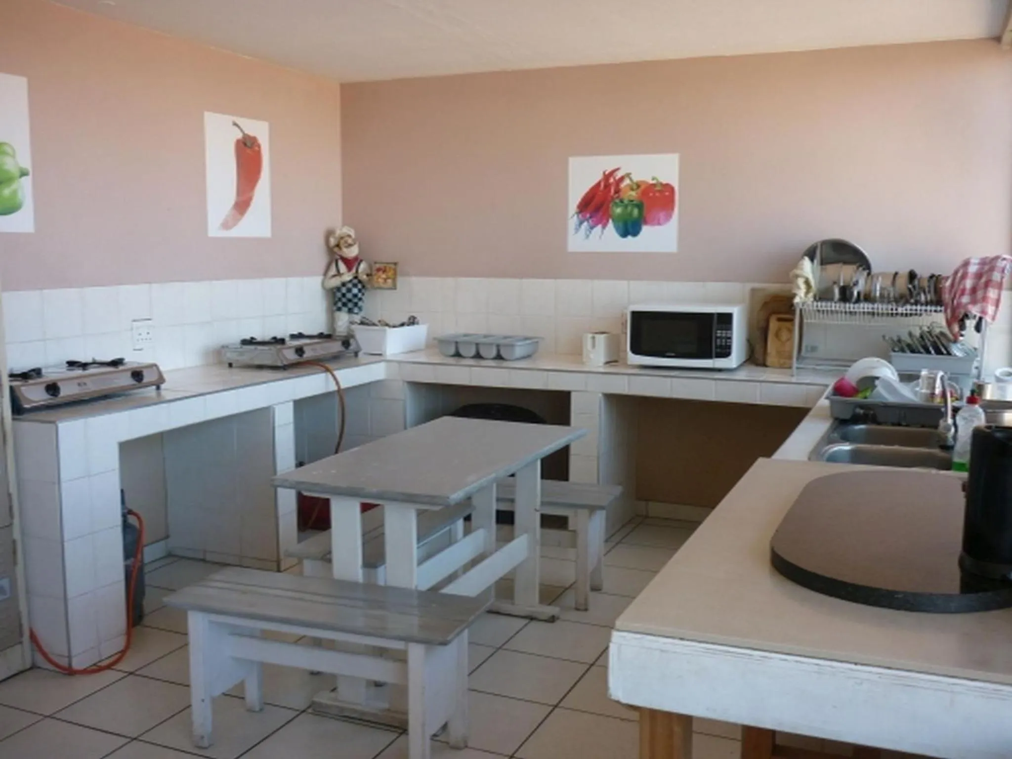 Communal kitchen in Ballito Backpackers