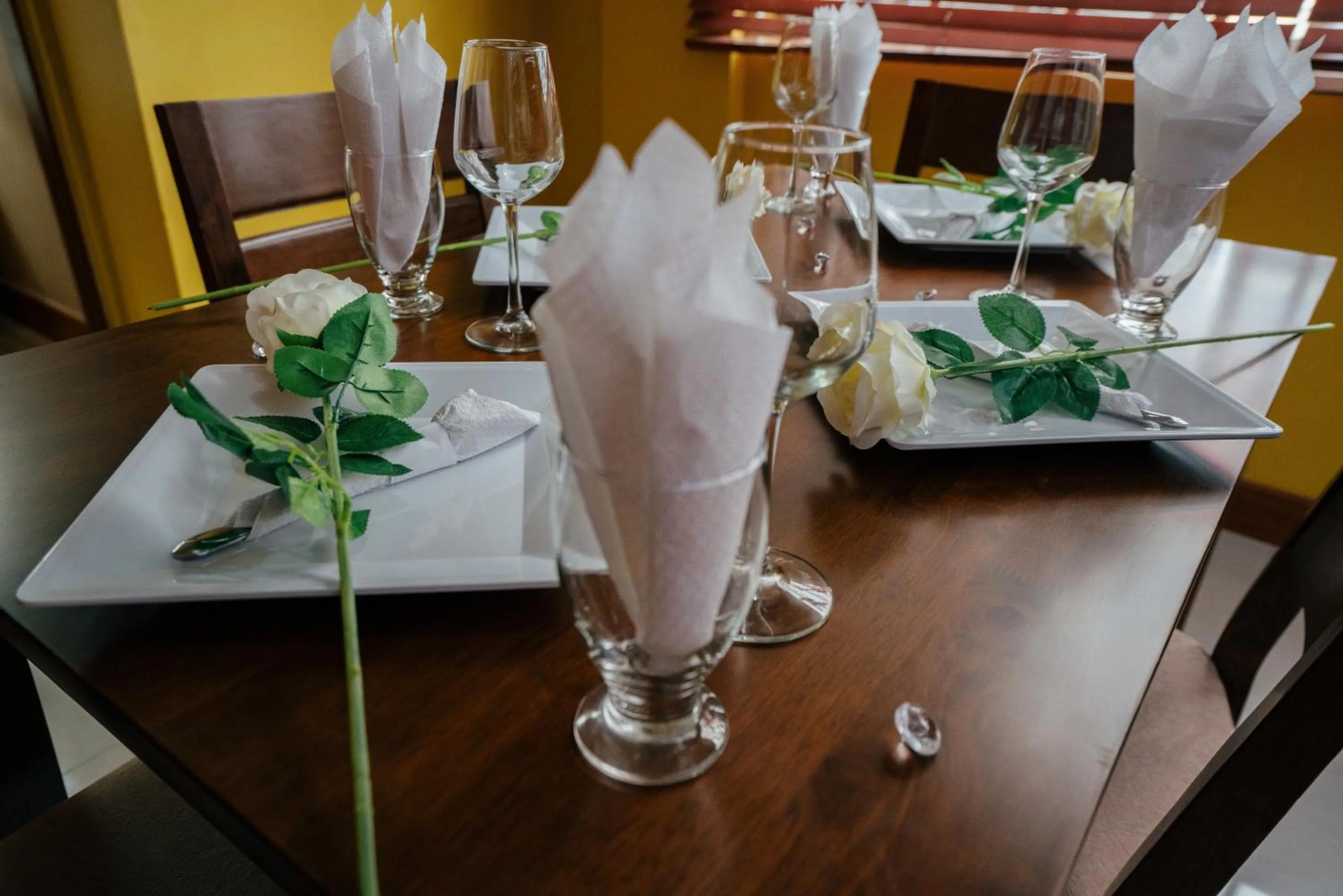 Restaurant/places to eat in Runway Hotel