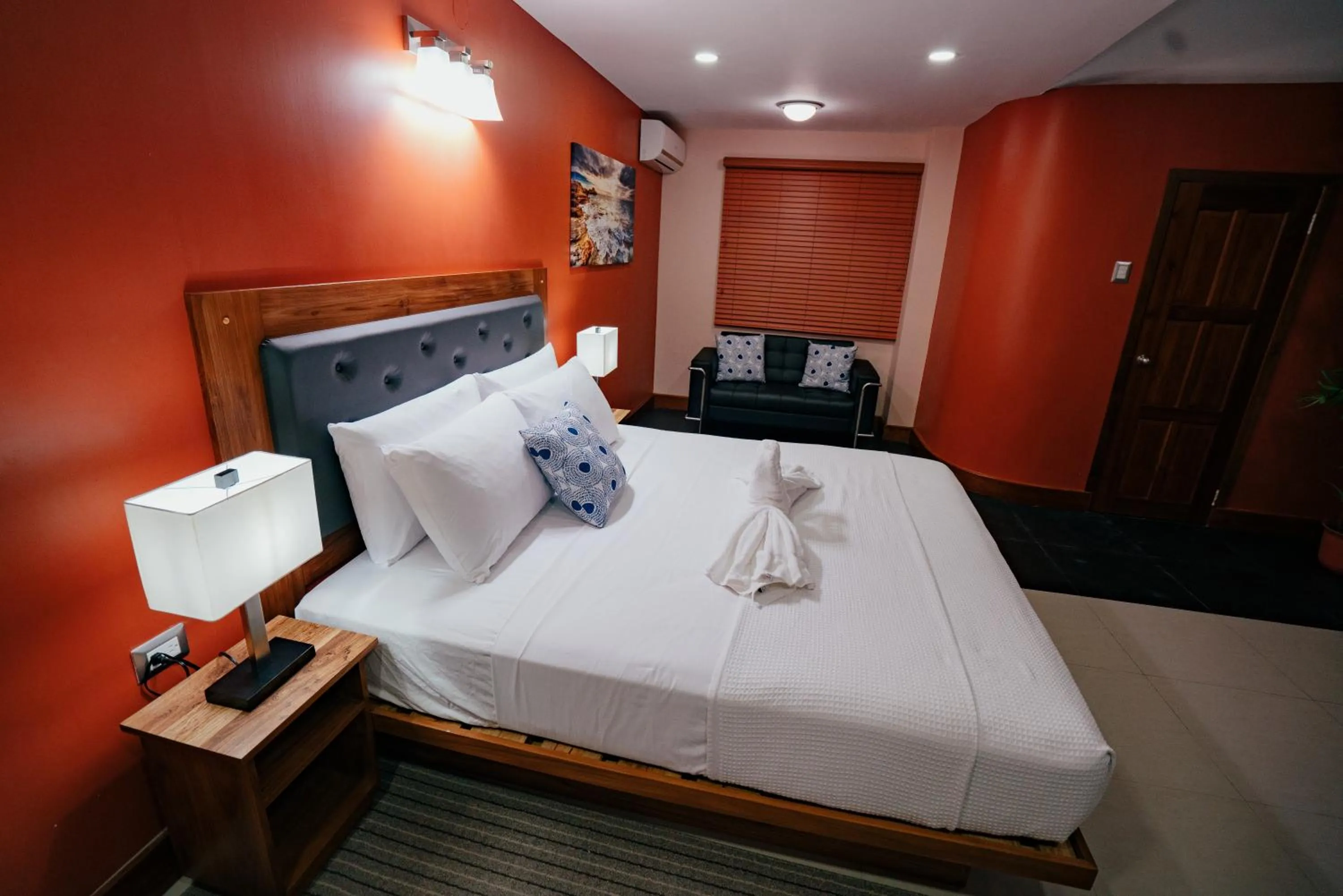 Photo of the whole room, Bed in Runway Hotel