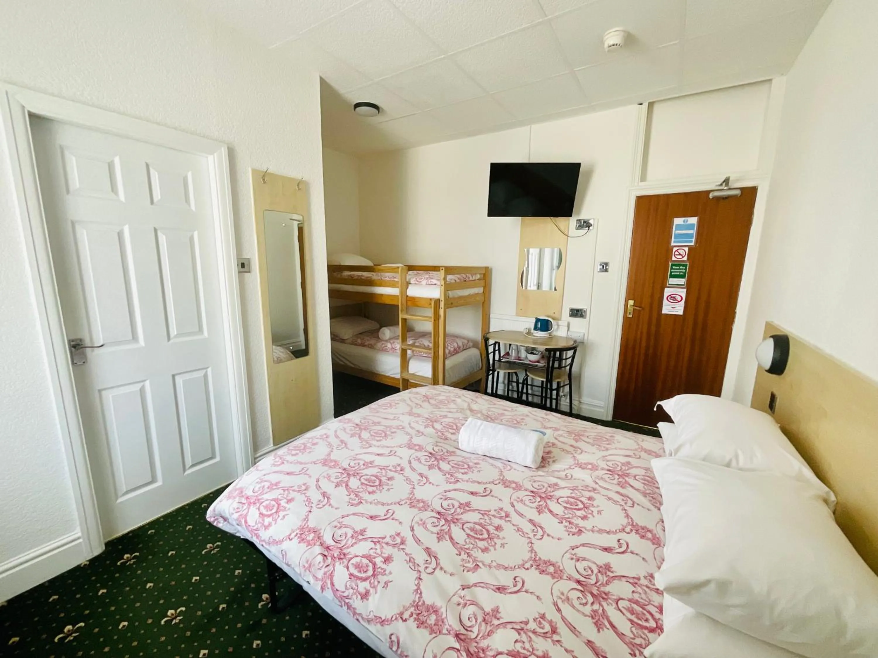 Bedroom, Bed in Granville Hotel