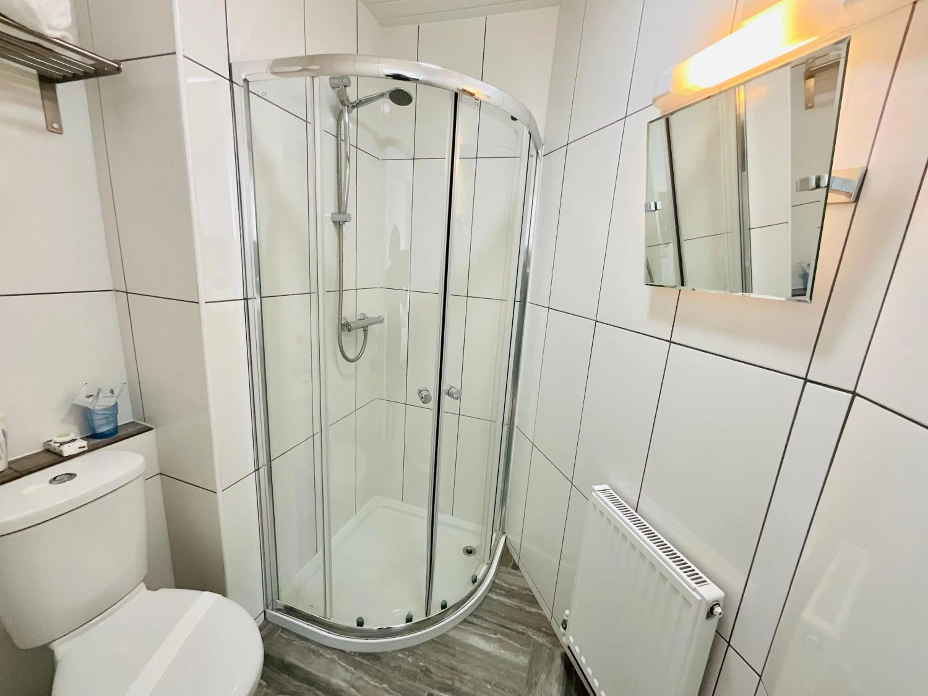 Shower in Granville Hotel