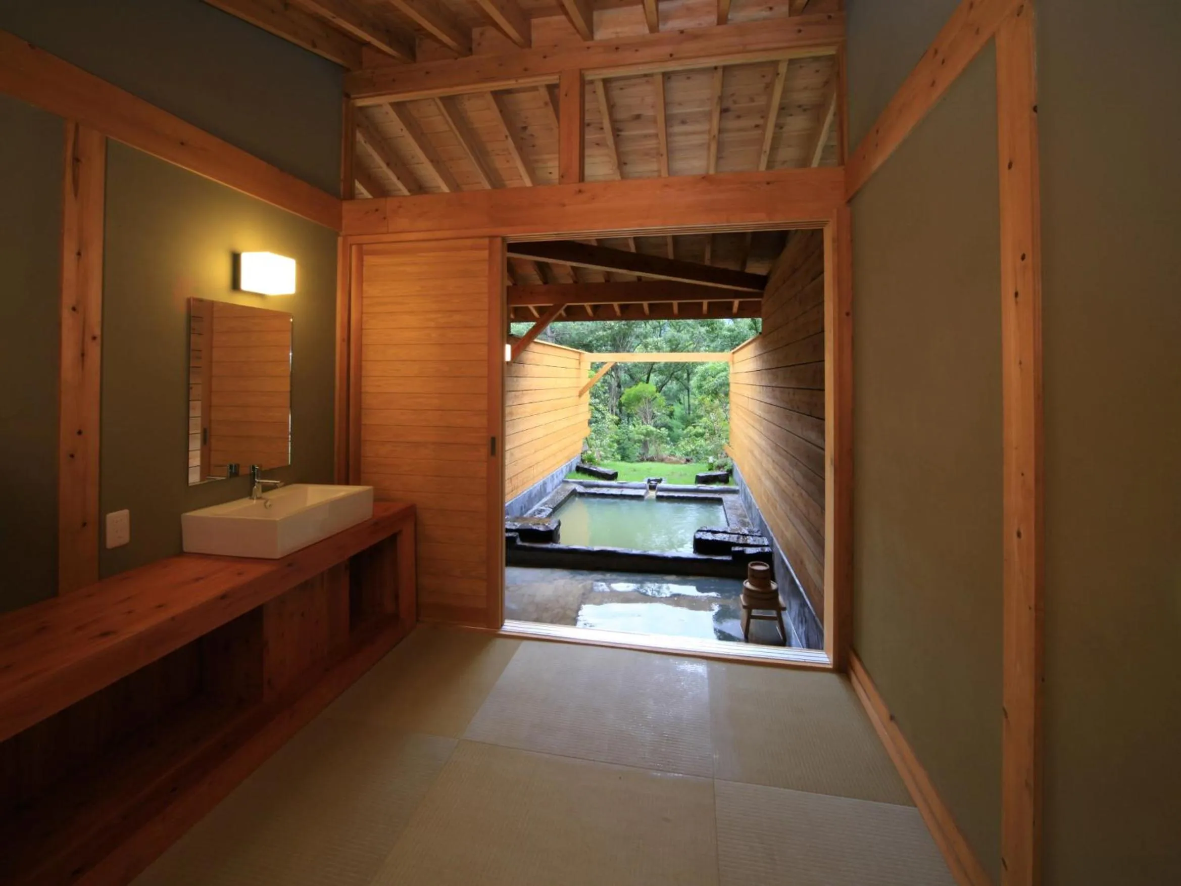 Open Air Bath, Bed in Lodge Toranoyu