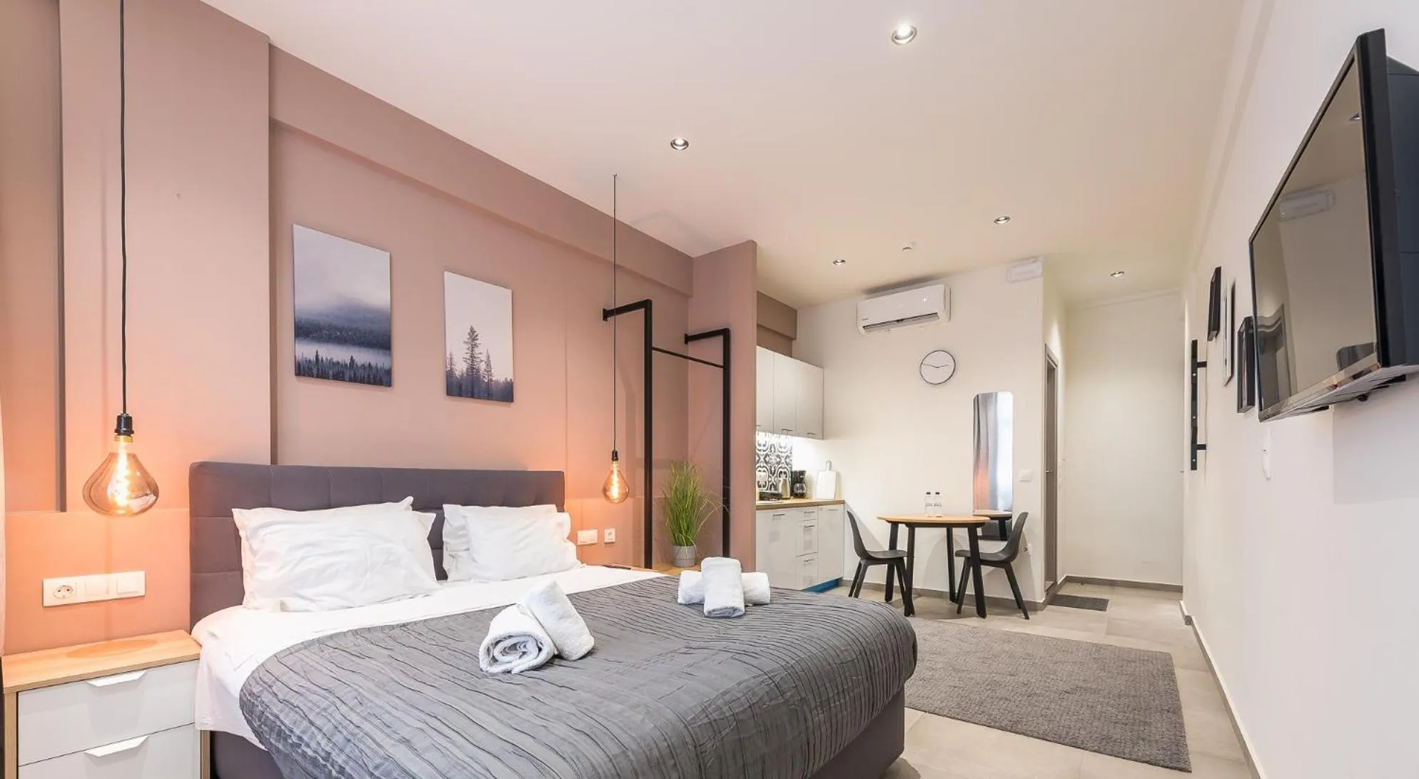 Photo of the whole room, Bed in Filia Place