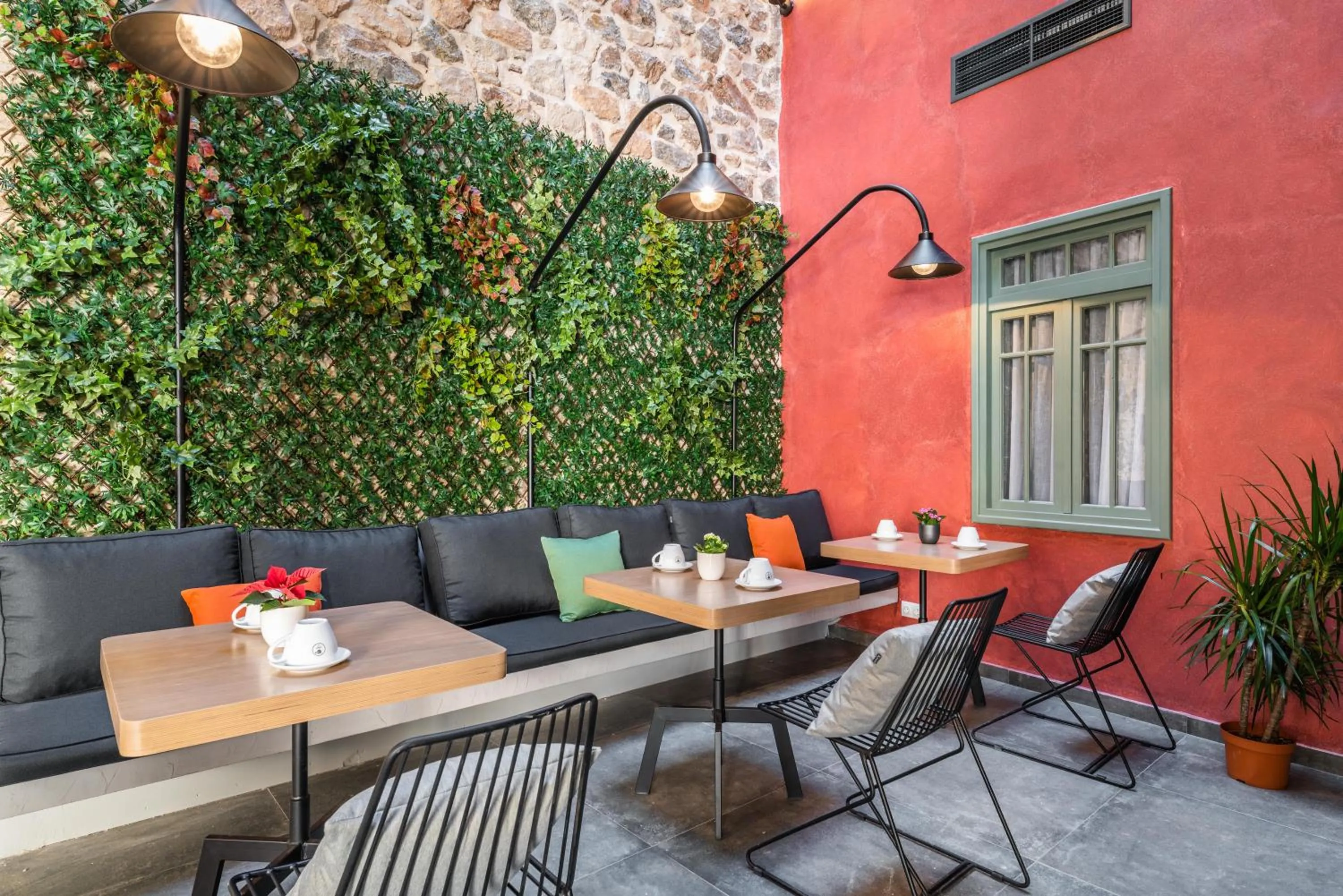 Restaurant/places to eat in Athens Hub Hostel