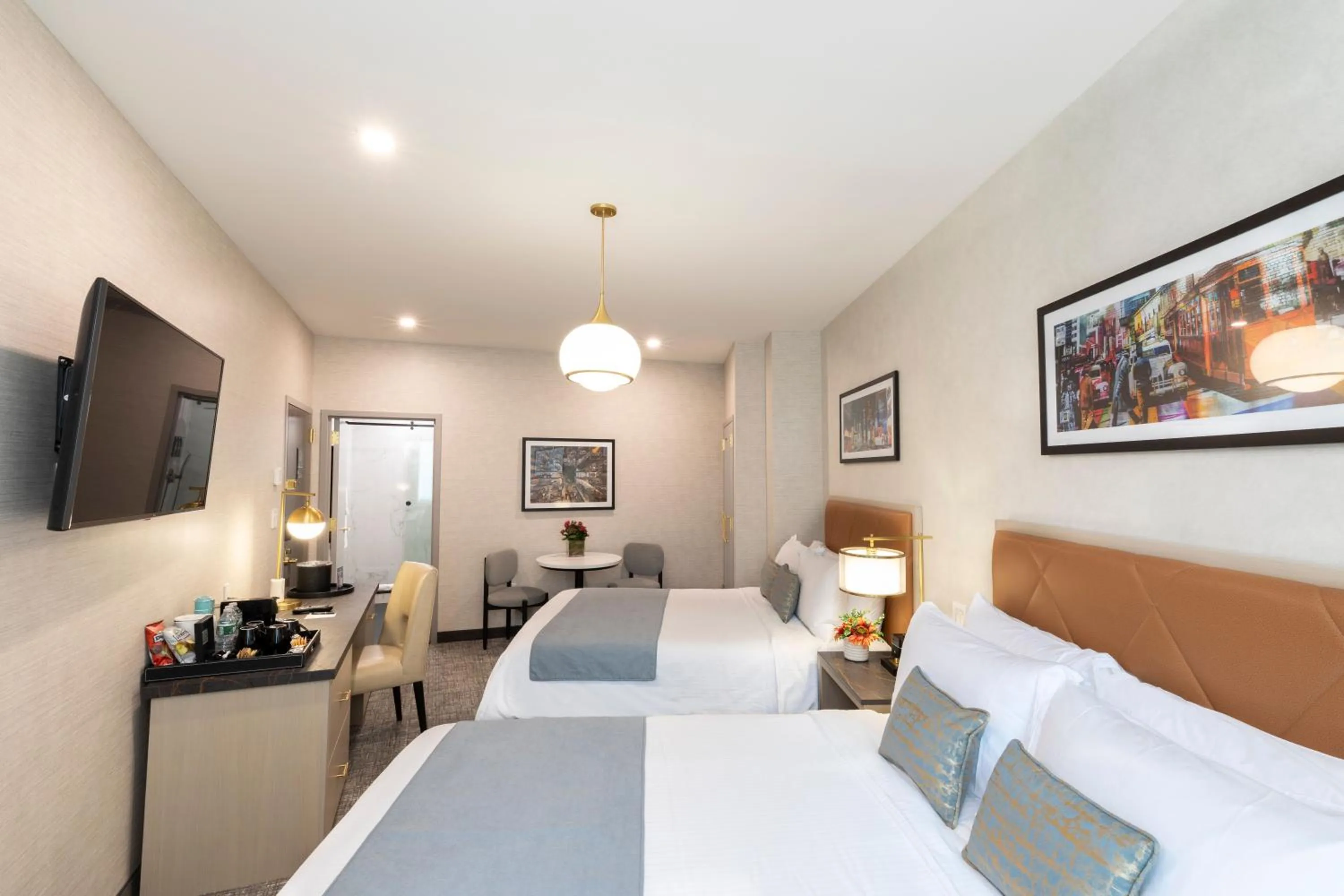 Bedroom, Bed in Broadway Plaza Hotel