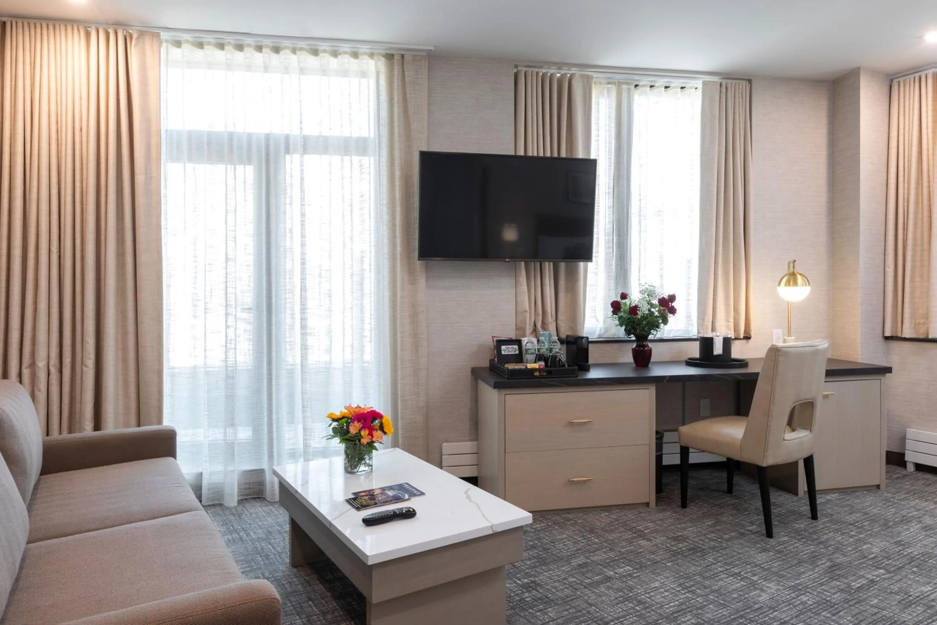 Seating area in Broadway Plaza Hotel