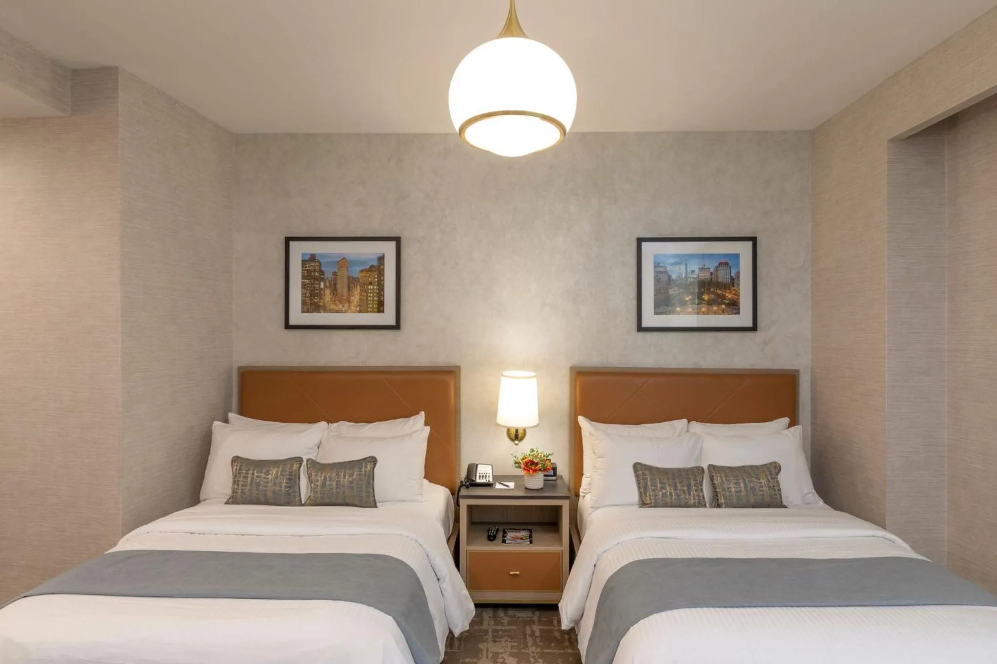 Bedroom, Bed in Broadway Plaza Hotel