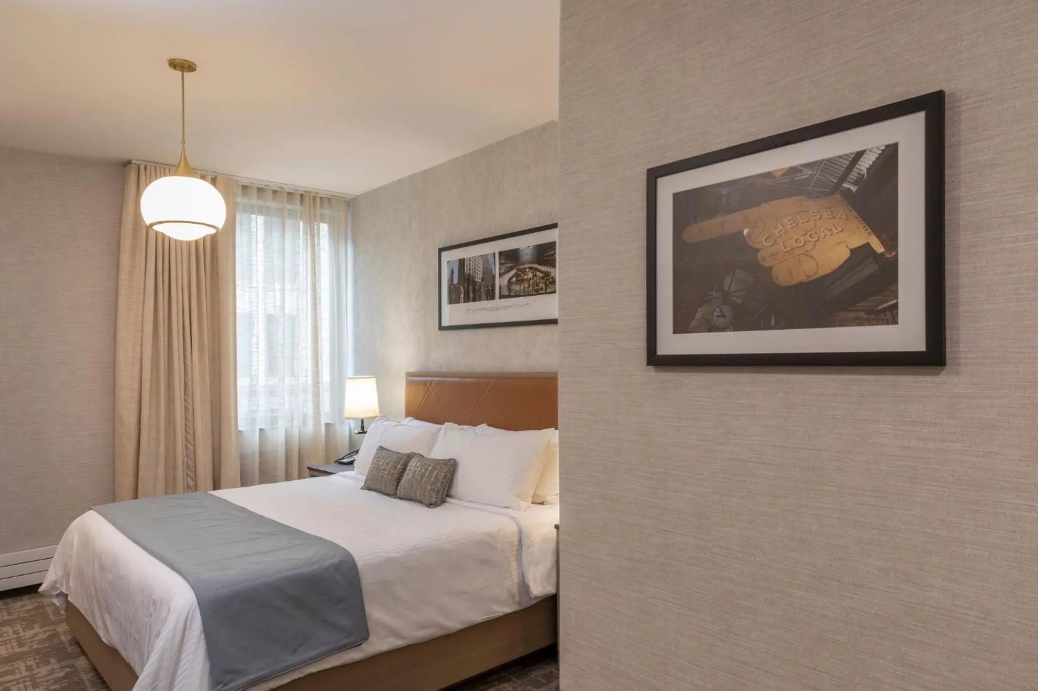 Bedroom, Bed in Broadway Plaza Hotel