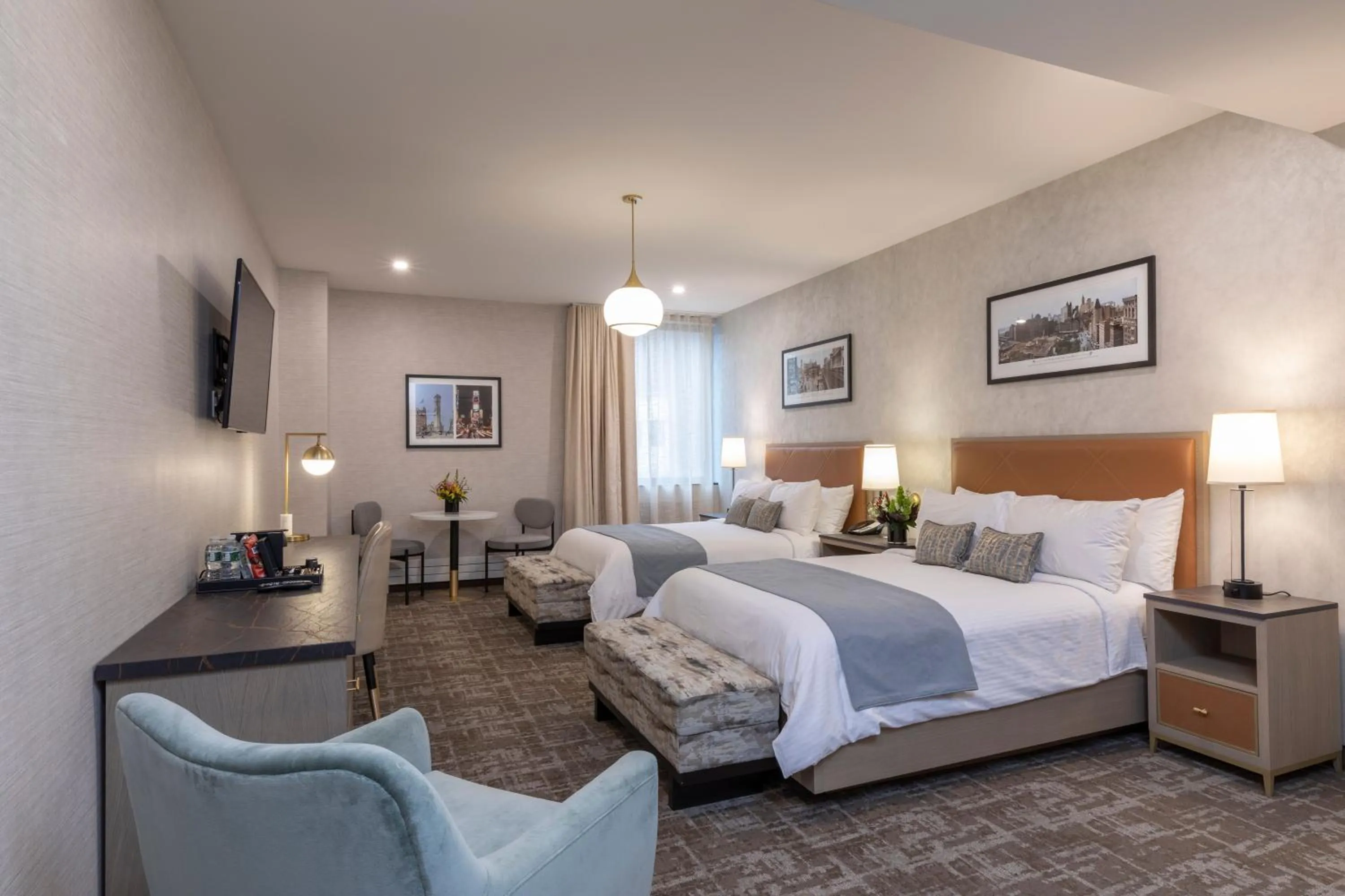 Bedroom, Bed in Broadway Plaza Hotel