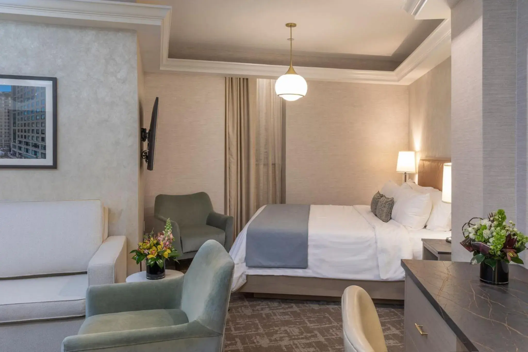 Deluxe Junior Suite King in Broadway Plaza Hotel Deluxe Junior Suite King in Broadway Plaza Hotel