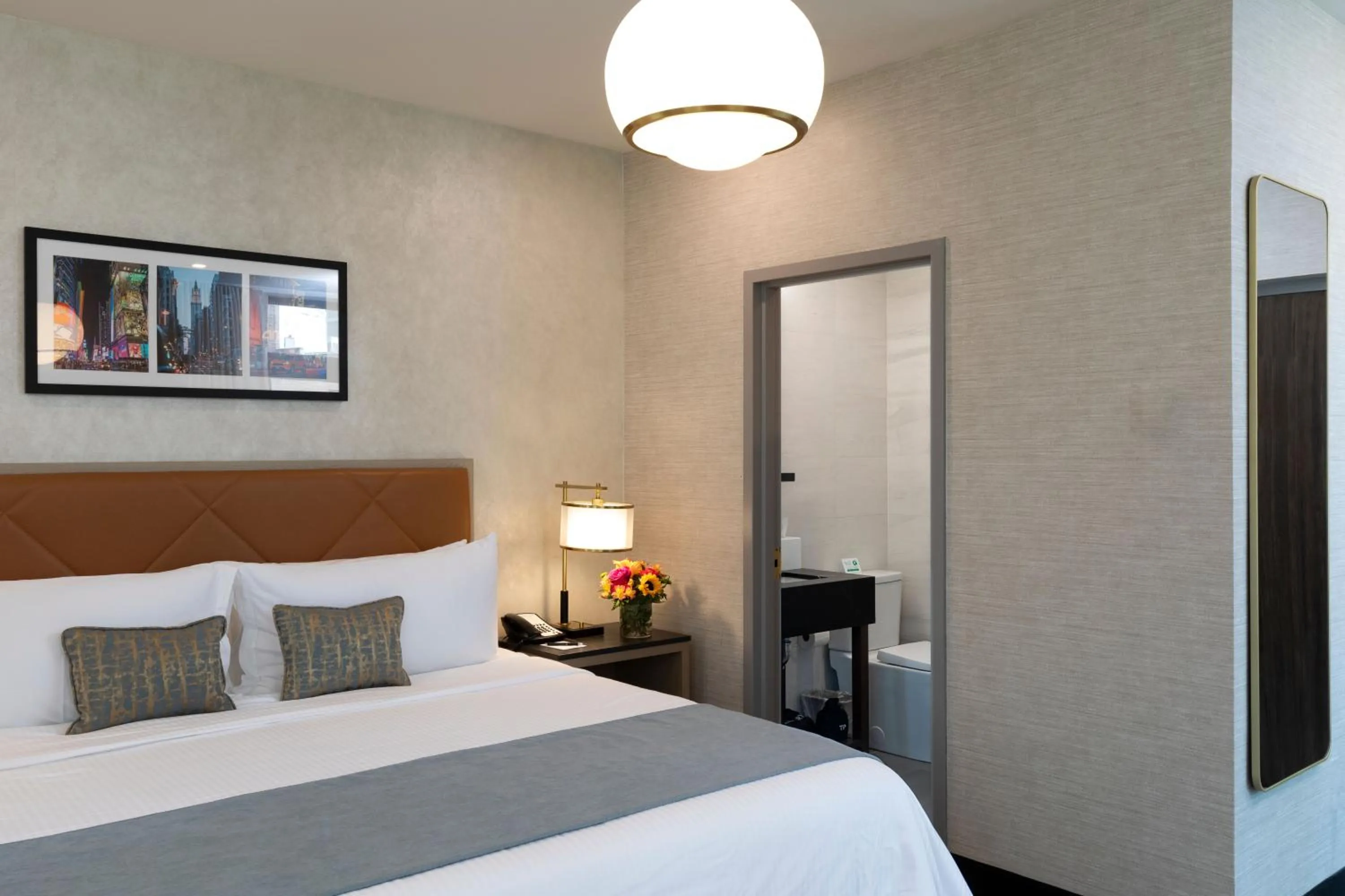 Bed in Broadway Plaza Hotel