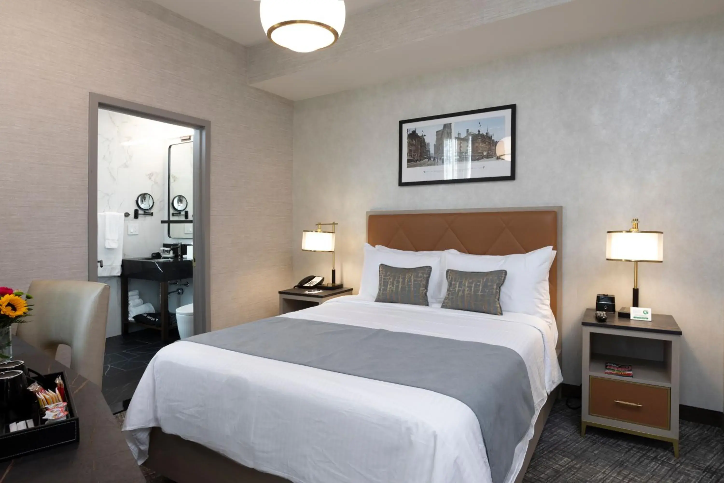 Deluxe Queen Terrace in Broadway Plaza Hotel Deluxe Queen Terrace in Broadway Plaza Hotel