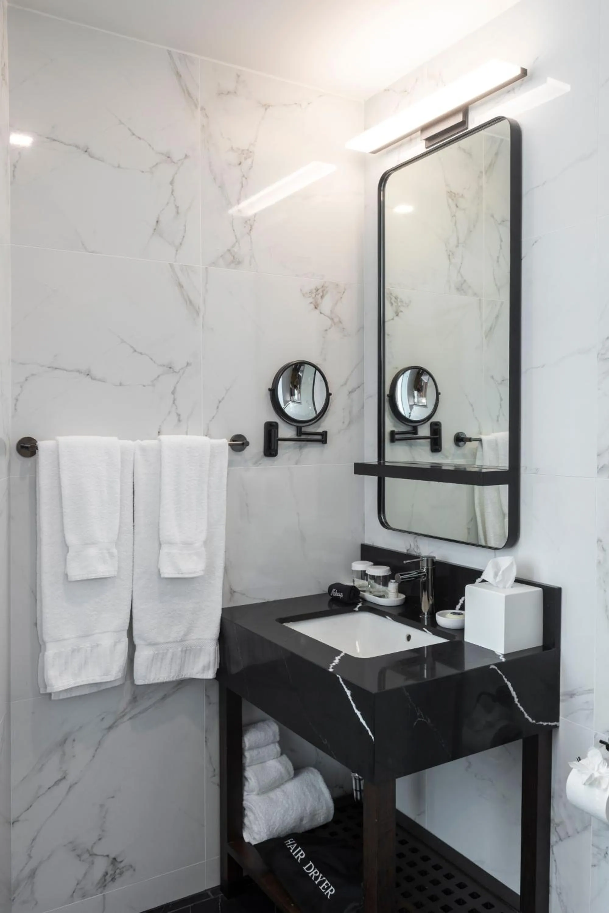 Bathroom in Broadway Plaza Hotel