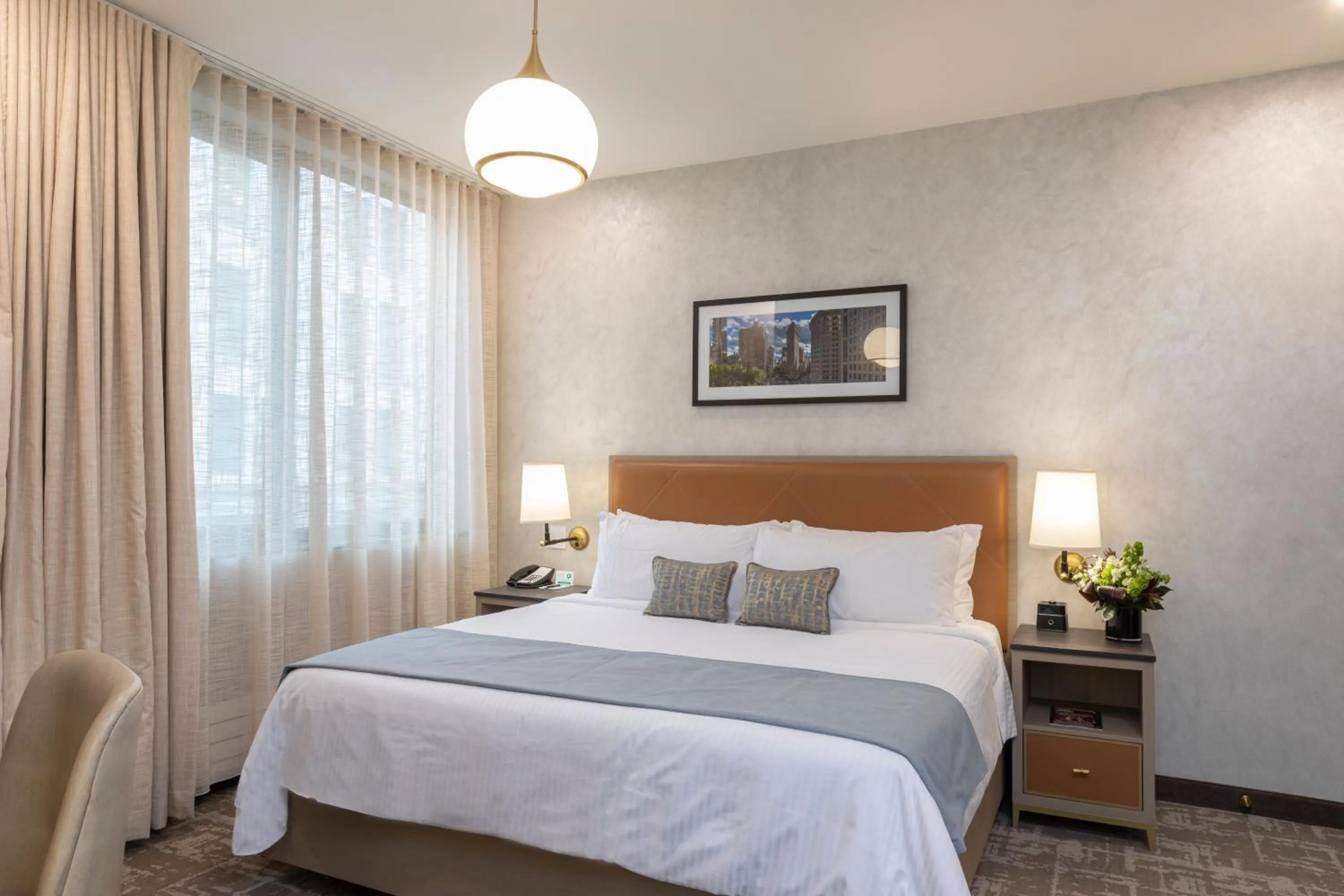 Bedroom, Bed in Broadway Plaza Hotel