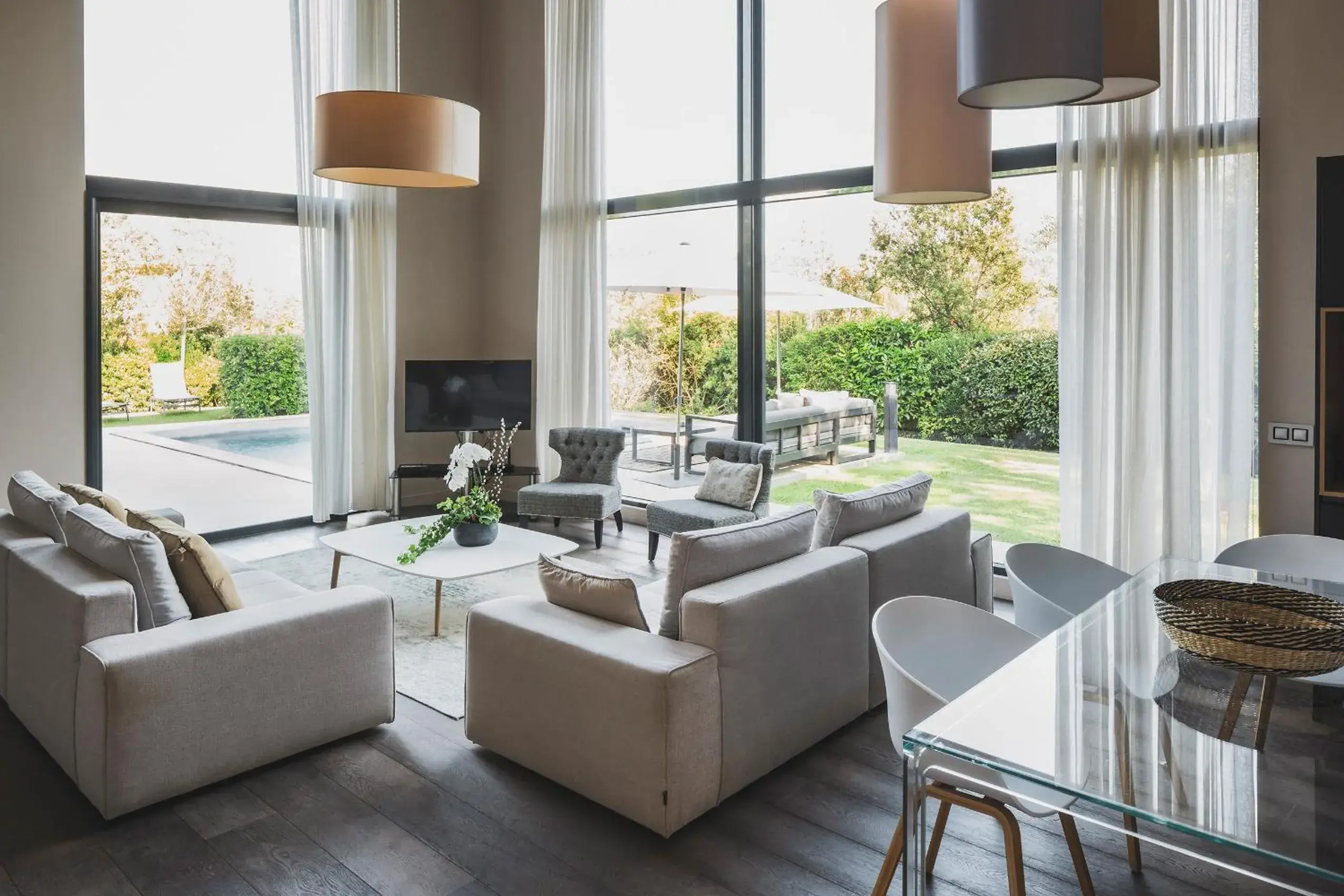 Three-Bedroom Villa (6 Adults) with Private Pool in Les Lodges Sainte-Victoire Hotel & Spa Three-Bedroom Villa (6 Adults) with Private Pool in Les Lodges Sainte-Victoire Hotel & Spa