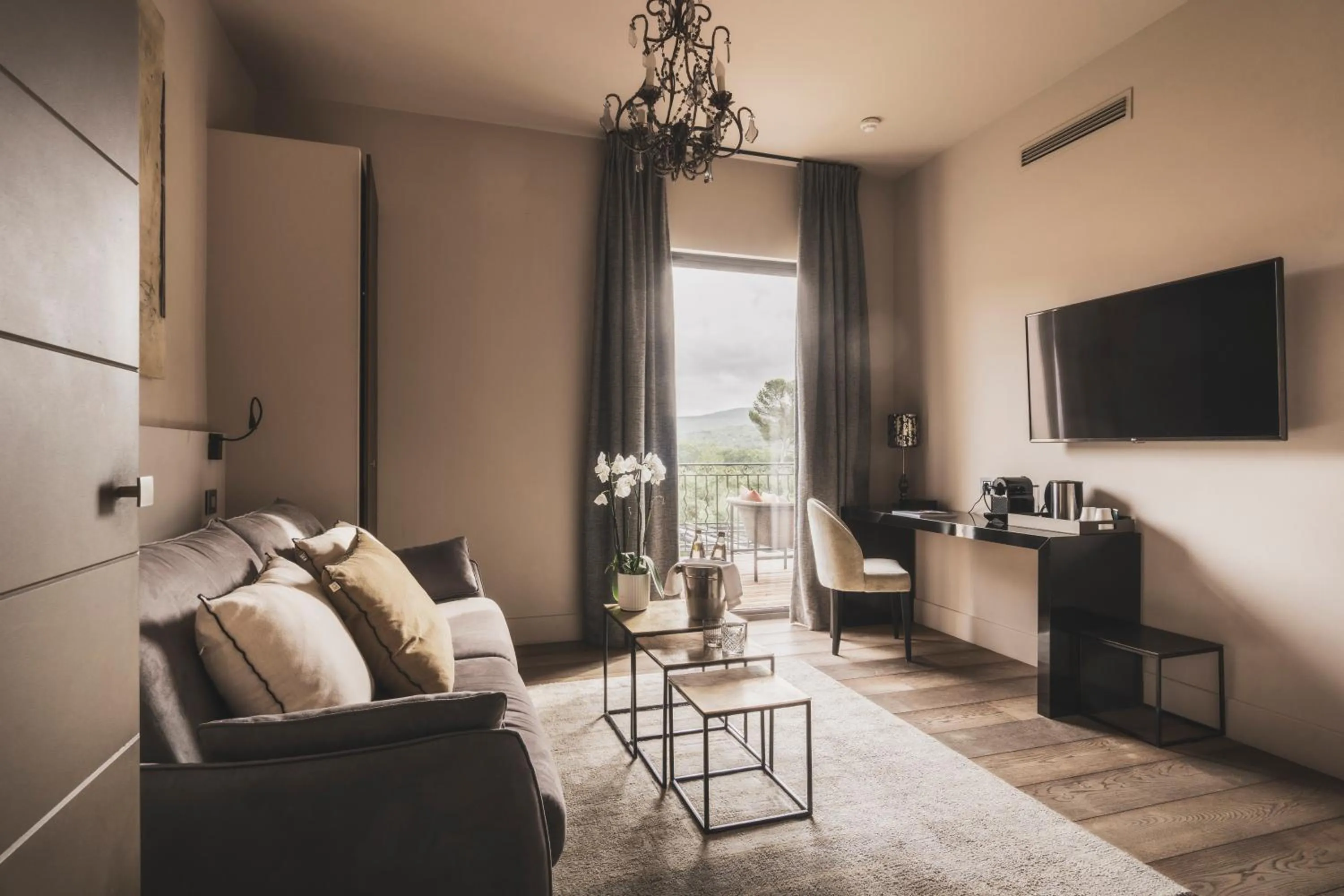 Seating area in Les Lodges Sainte-Victoire Hotel & Spa