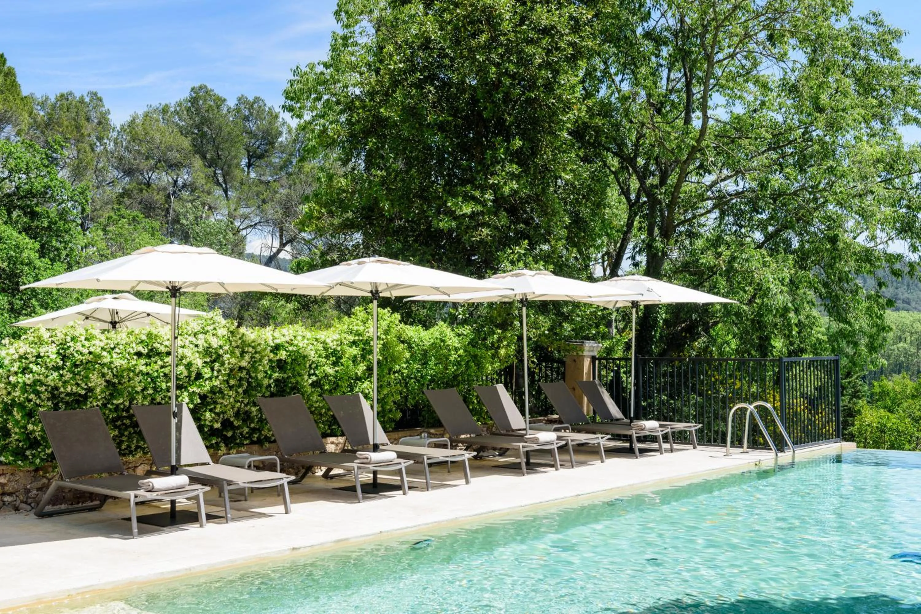 Swimming pool in Les Lodges Sainte-Victoire Hotel & Spa