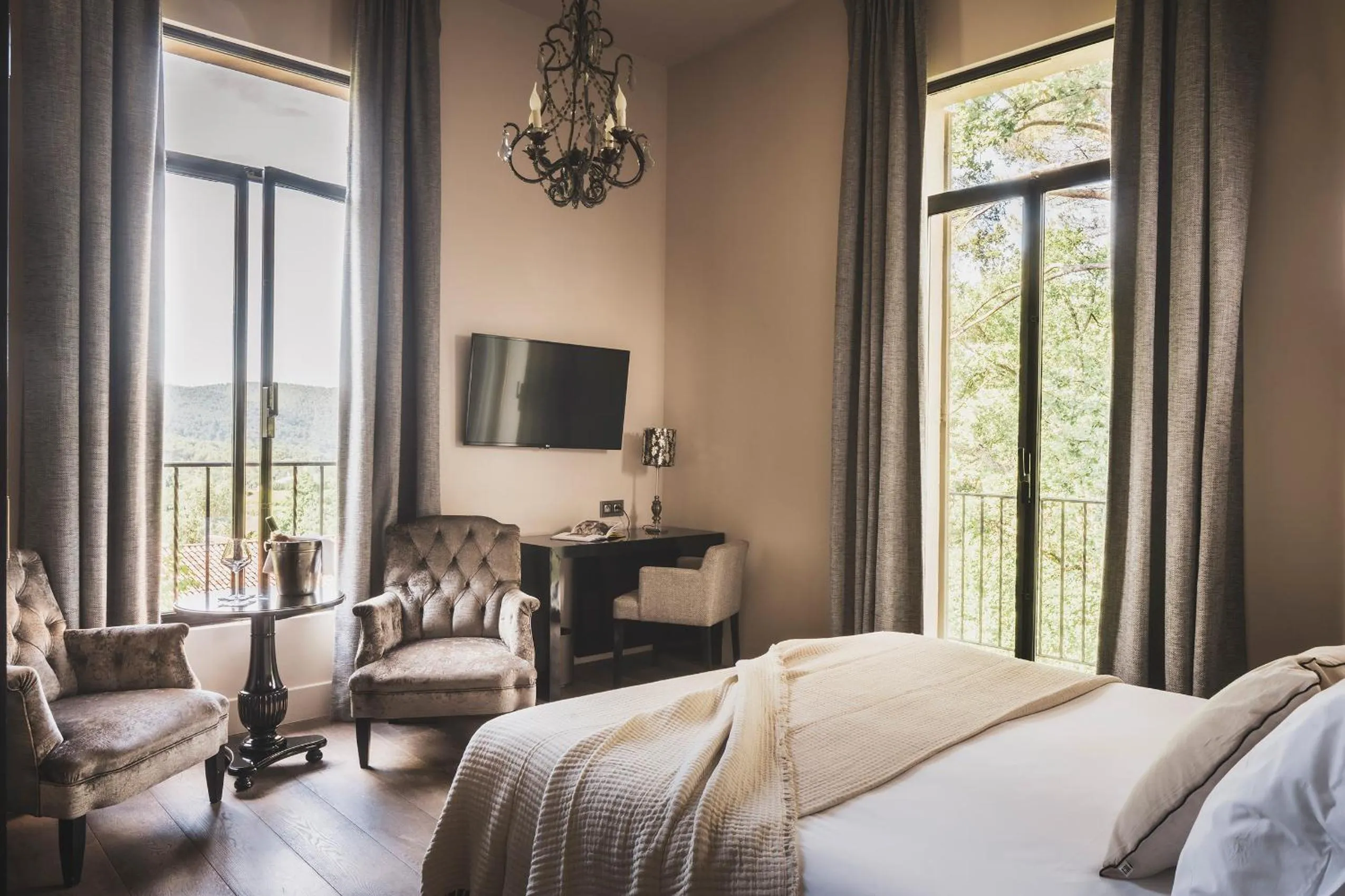 Bed in Les Lodges Sainte-Victoire Hotel & Spa