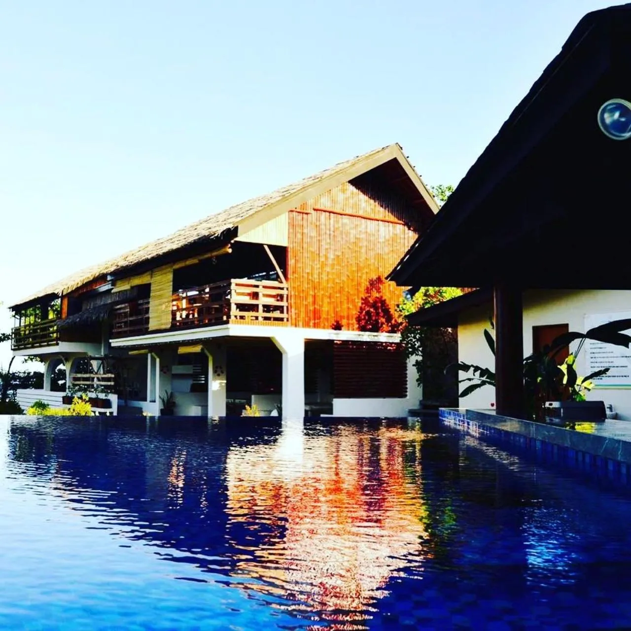 Swimming pool in Vistapaloma beach resort