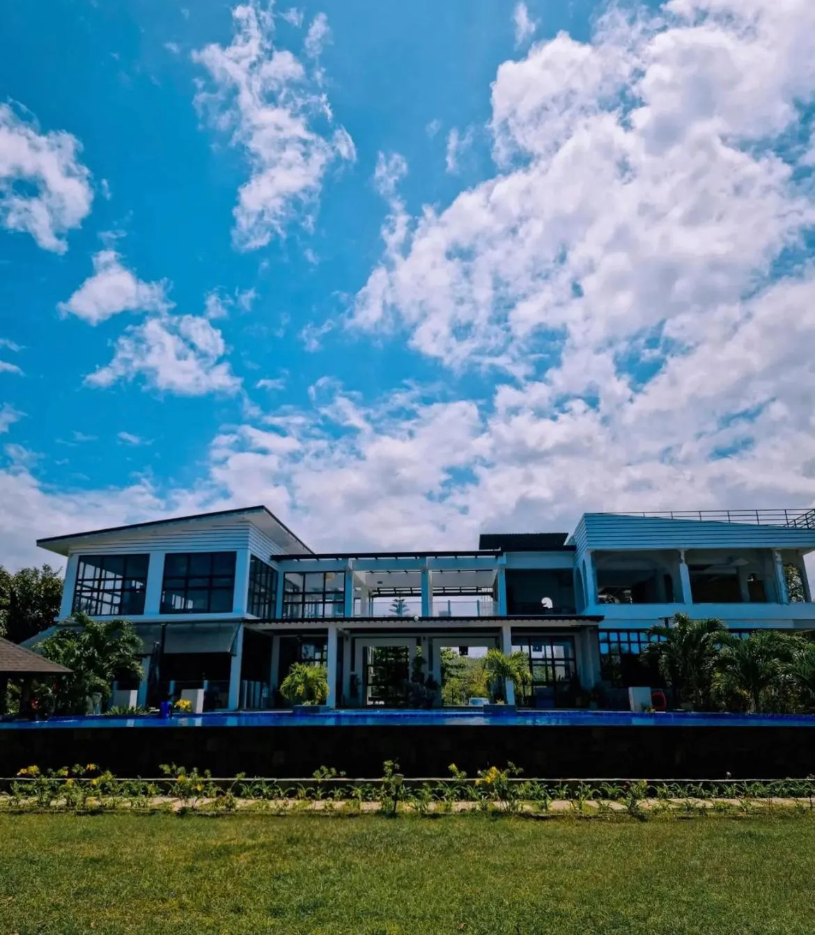 Vistapaloma beach resort