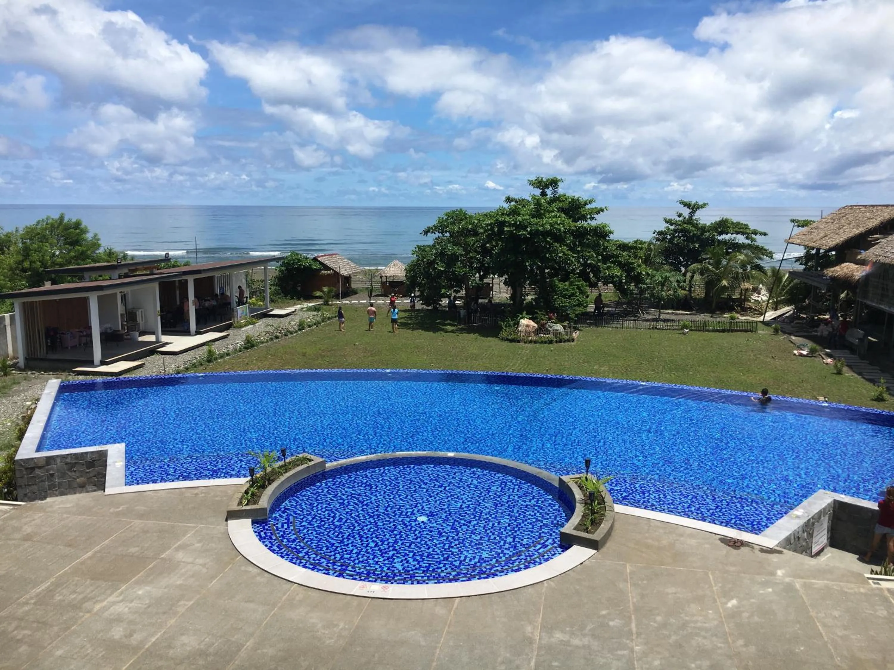 Pool view in Vistapaloma beach resort