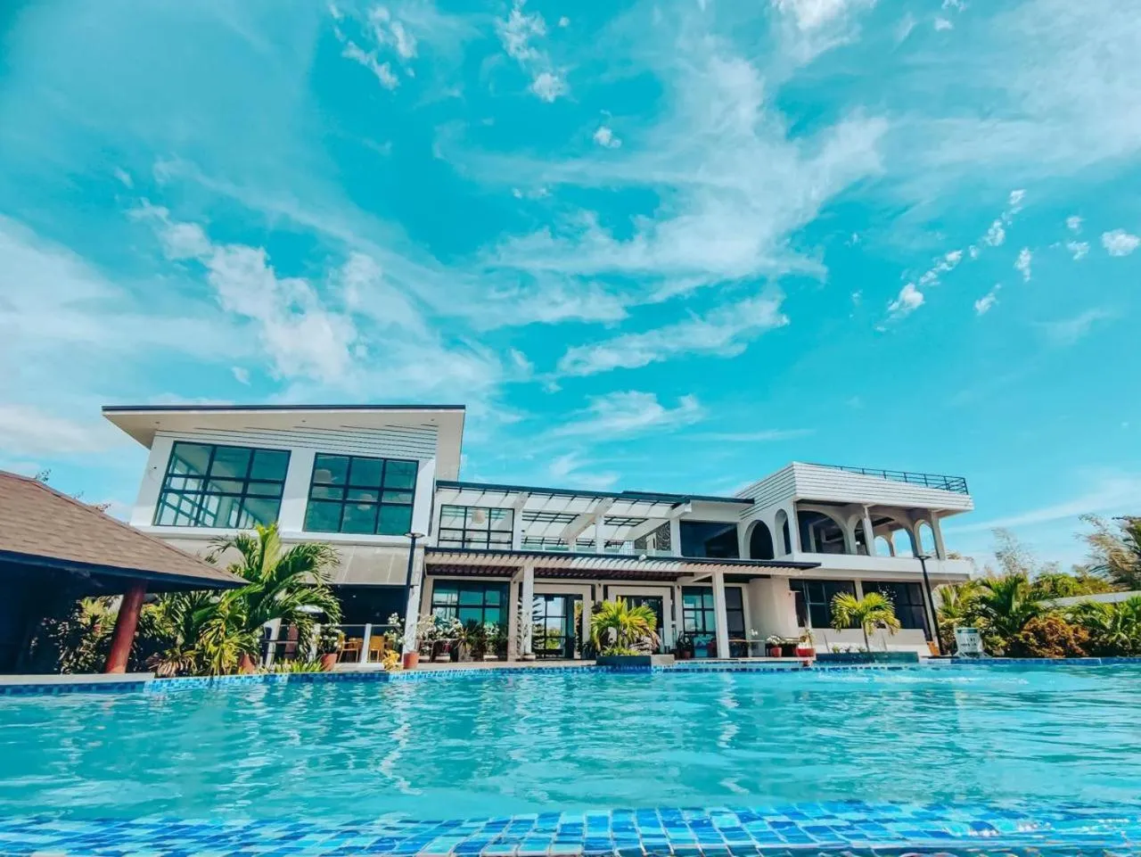 Vistapaloma beach resort