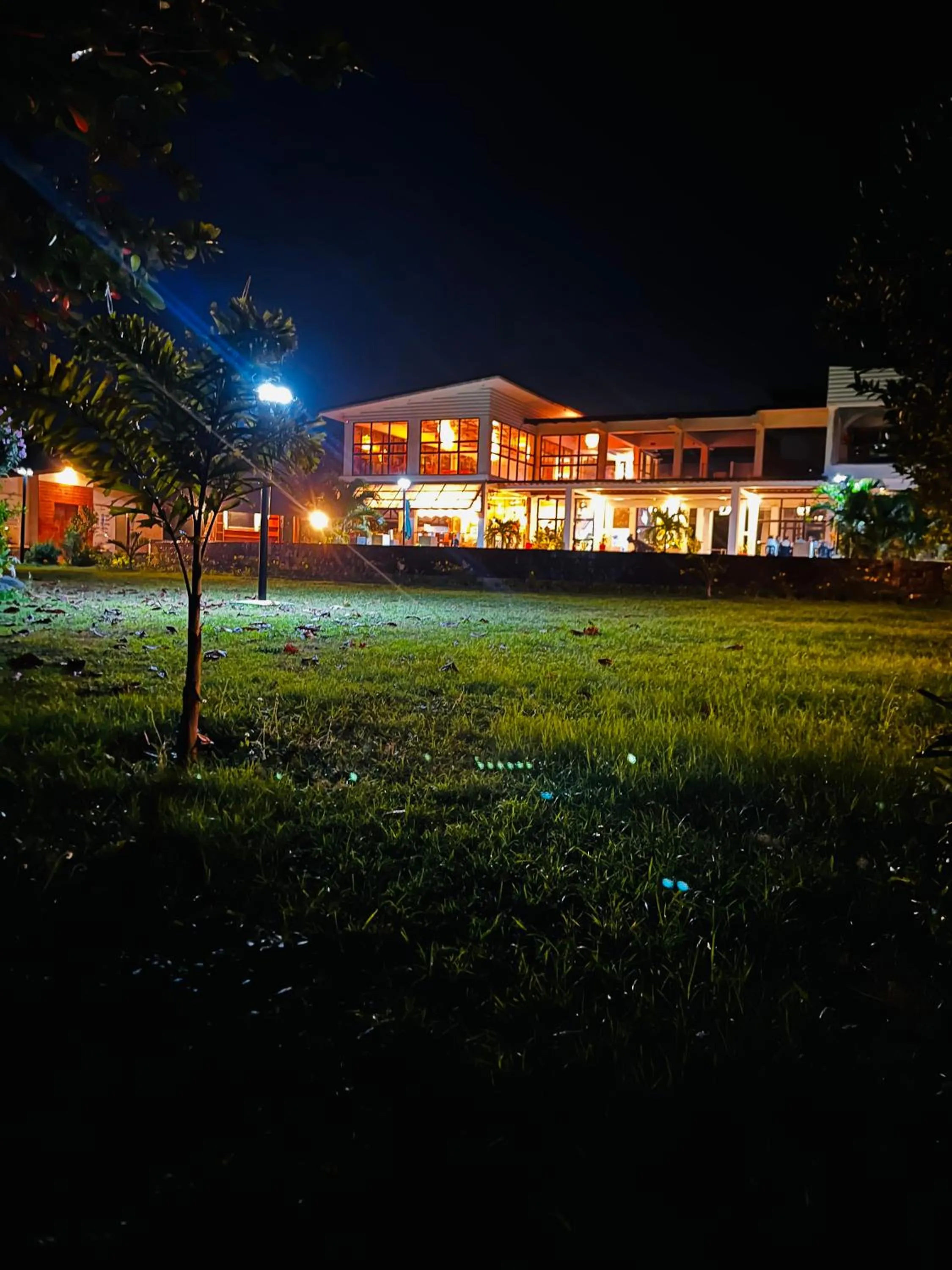 Vistapaloma beach resort