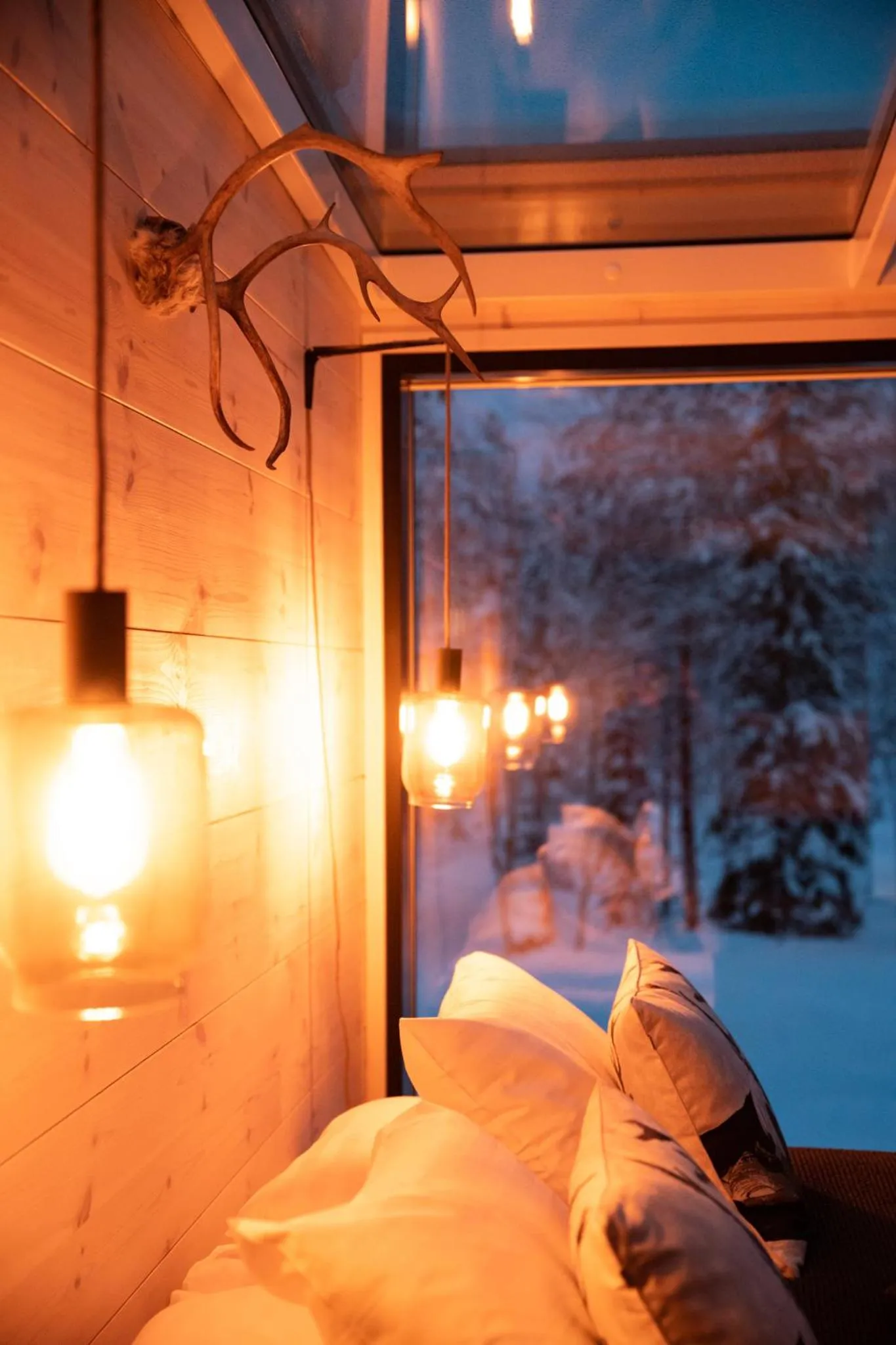 Night, Bed in Kuuru Tunturilaakso by Kide Hotel