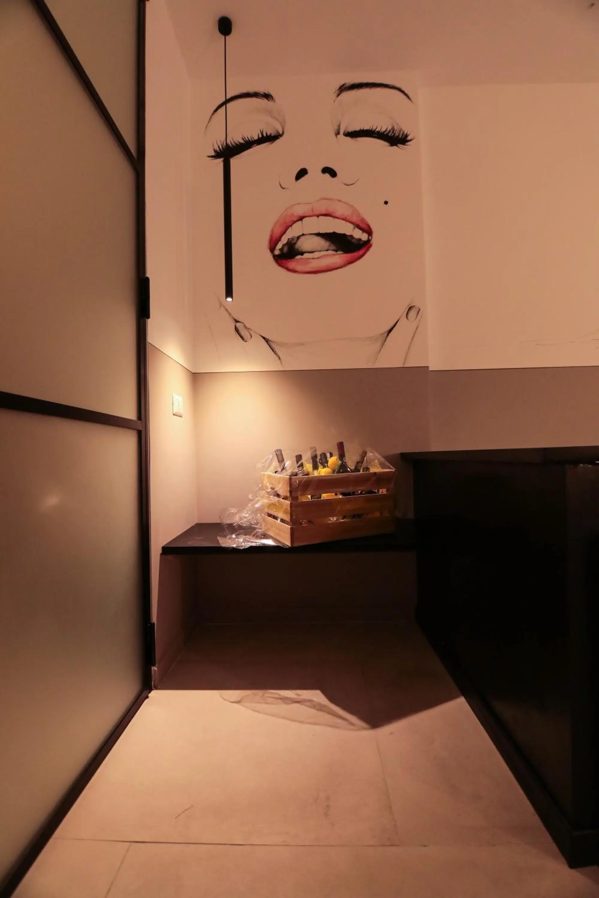 Decorative detail in O.Effe. Suites / Vatican