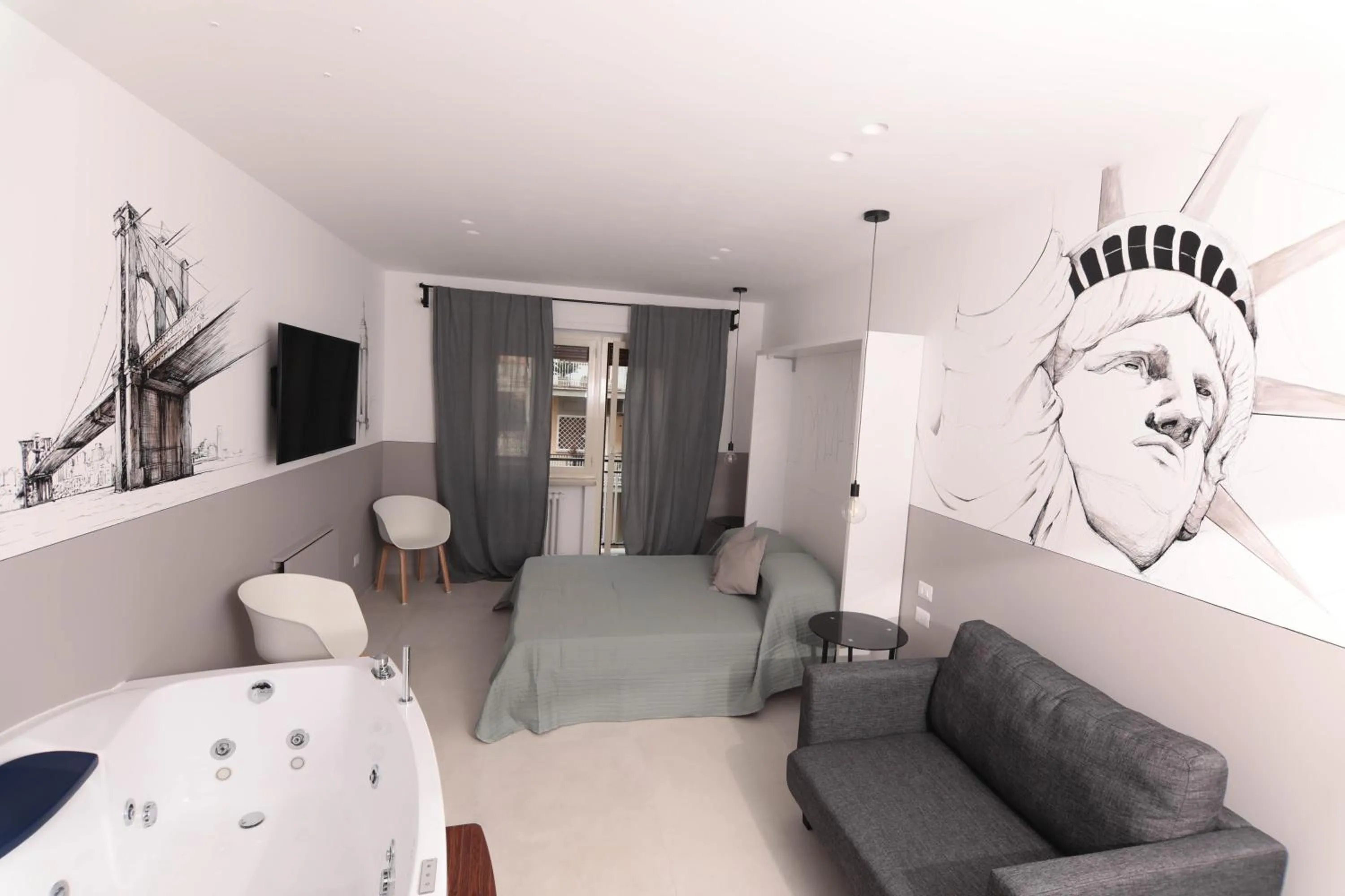 Photo of the whole room in O.Effe. Suites / Vatican