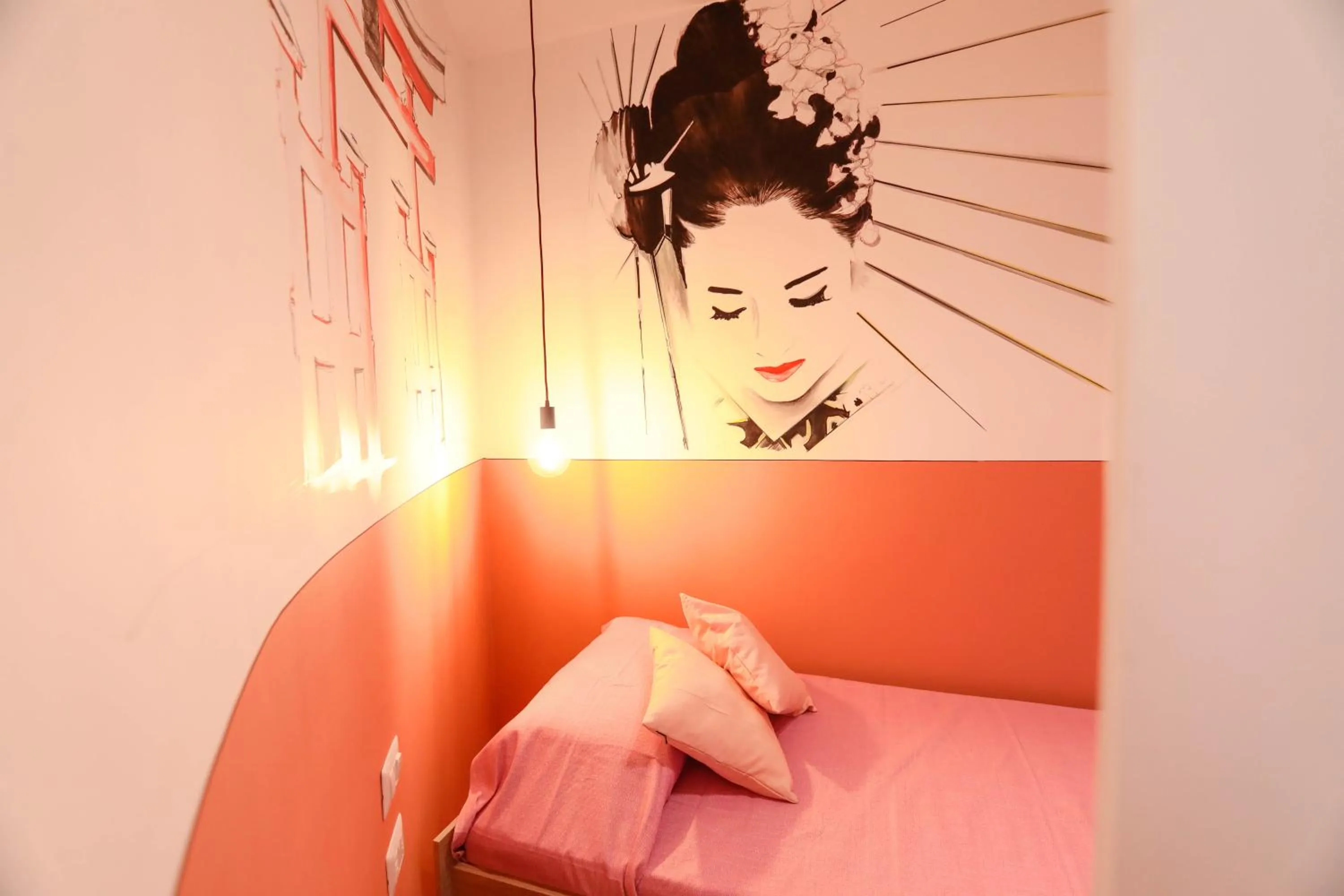 Decorative detail, Bed in O.Effe. Suites / Vatican