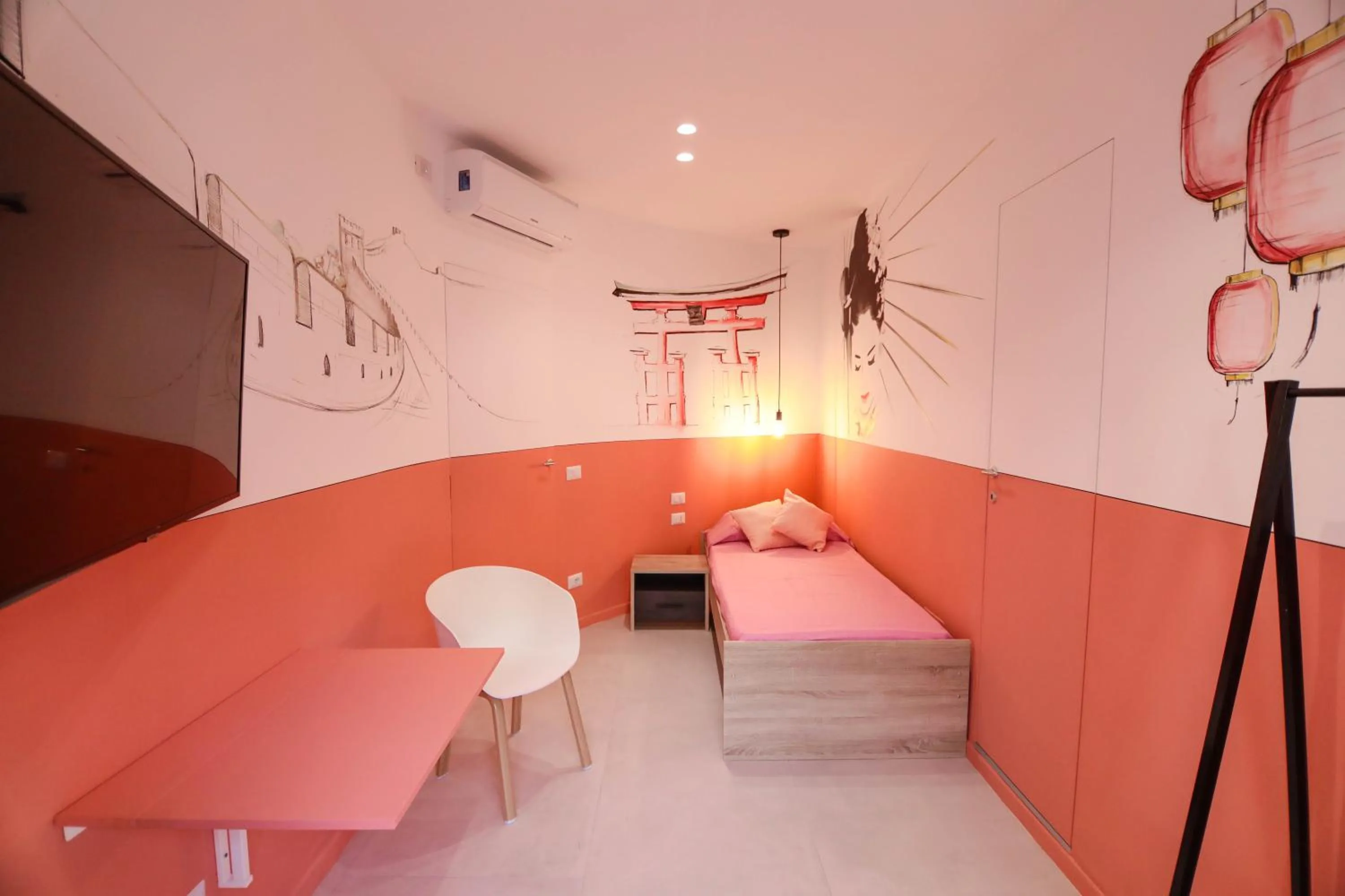 Photo of the whole room in O.Effe. Suites / Vatican