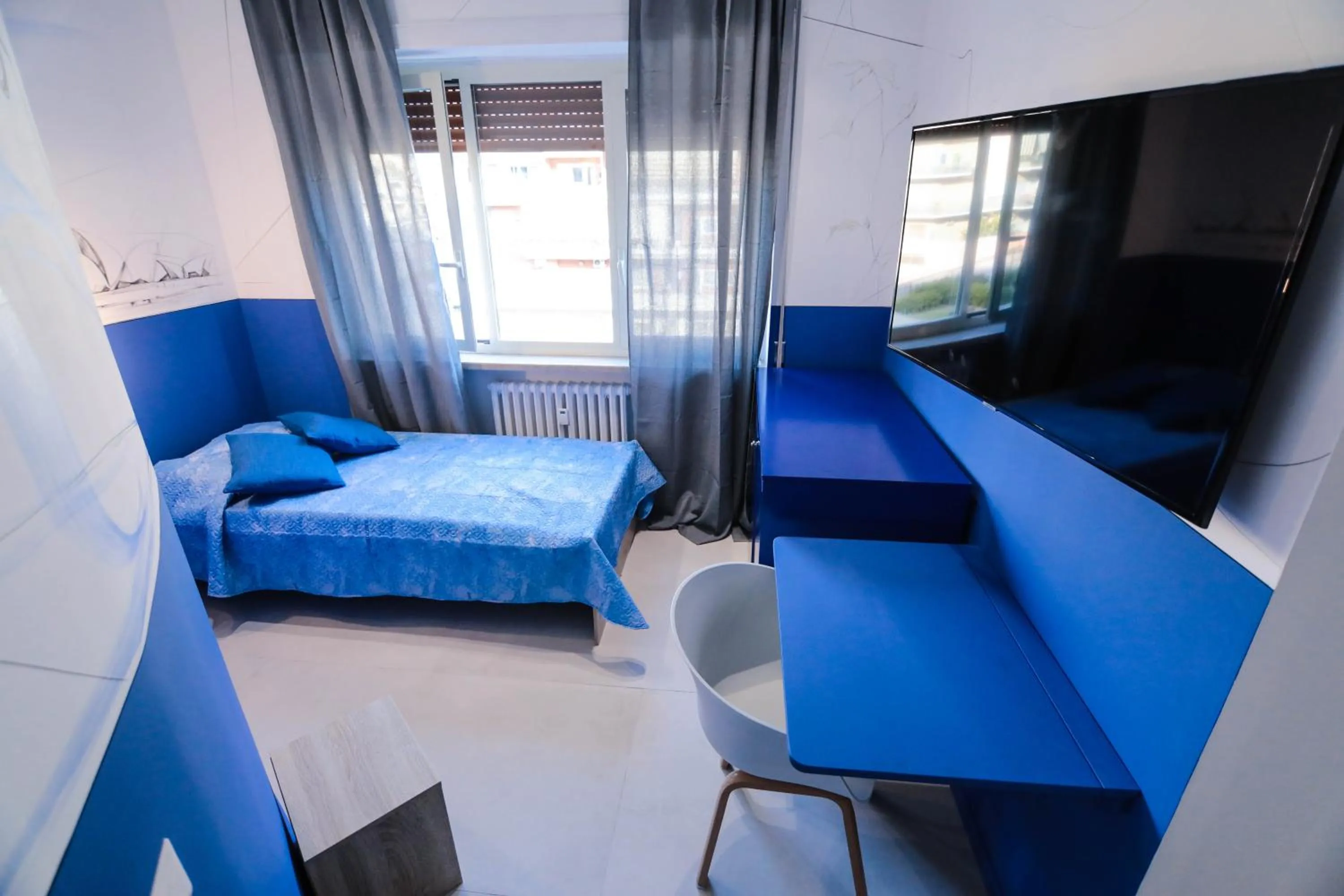 TV and multimedia, Bed in O.Effe. Suites / Vatican