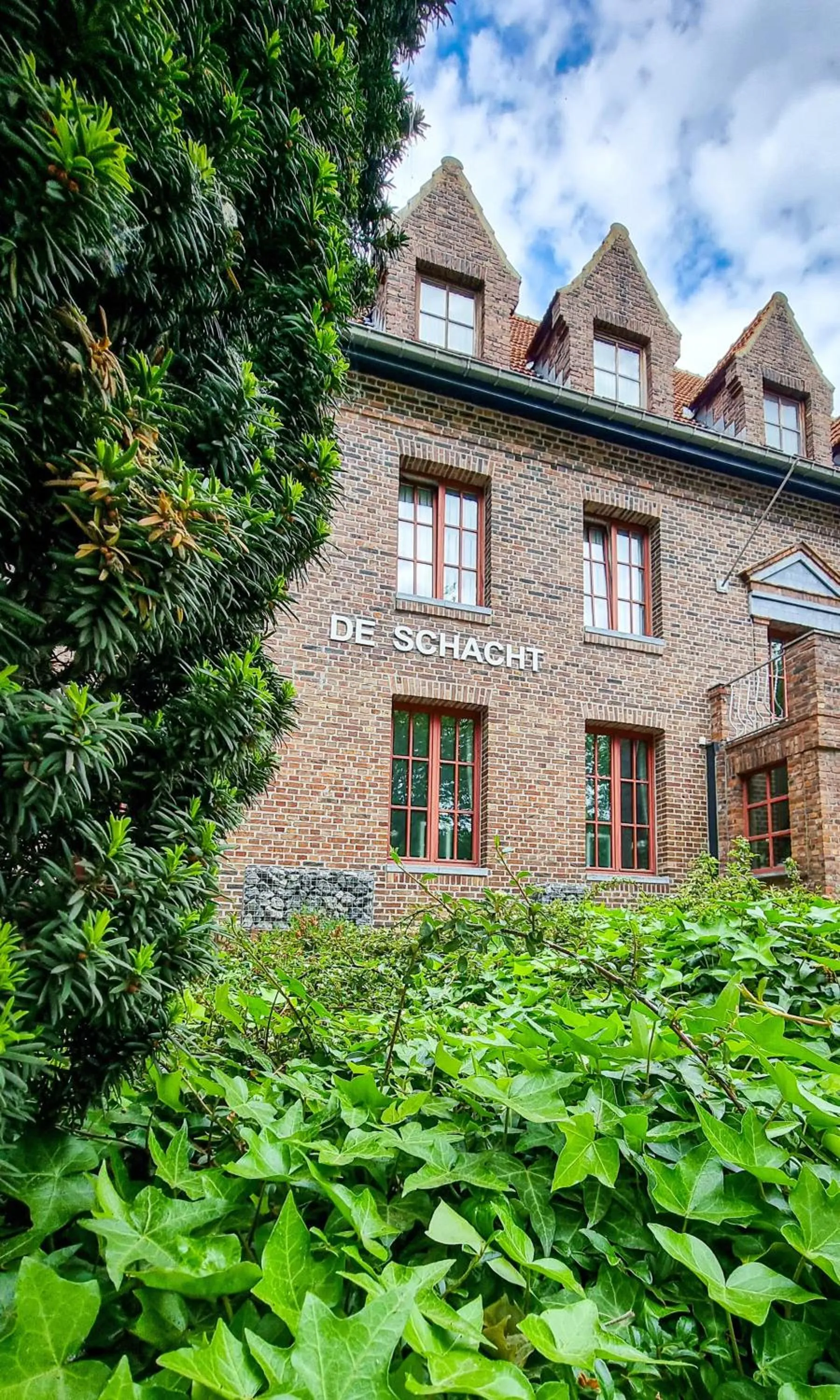 Property building in Hotel De Schacht