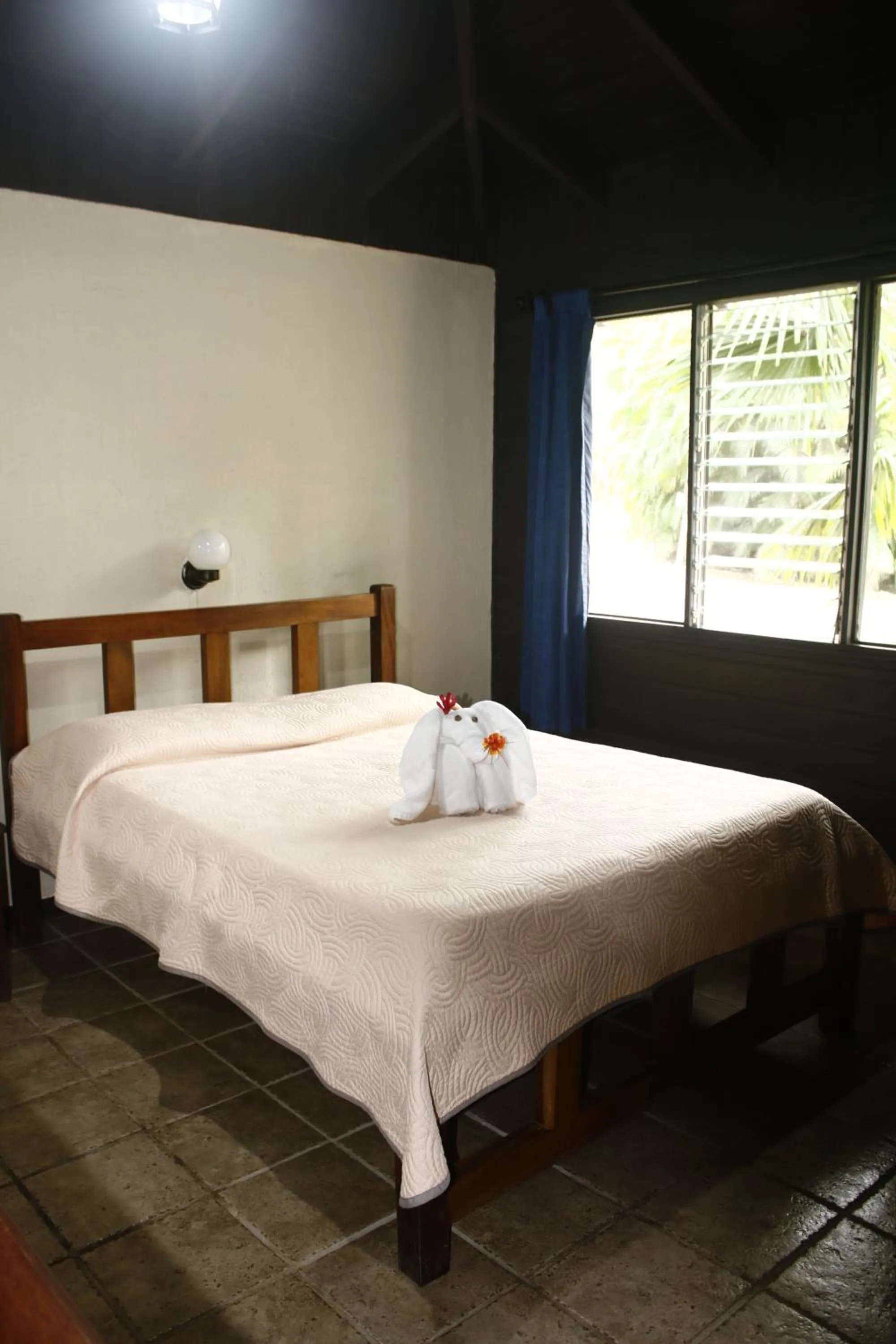Bed in Cañon de la Vieja Lodge