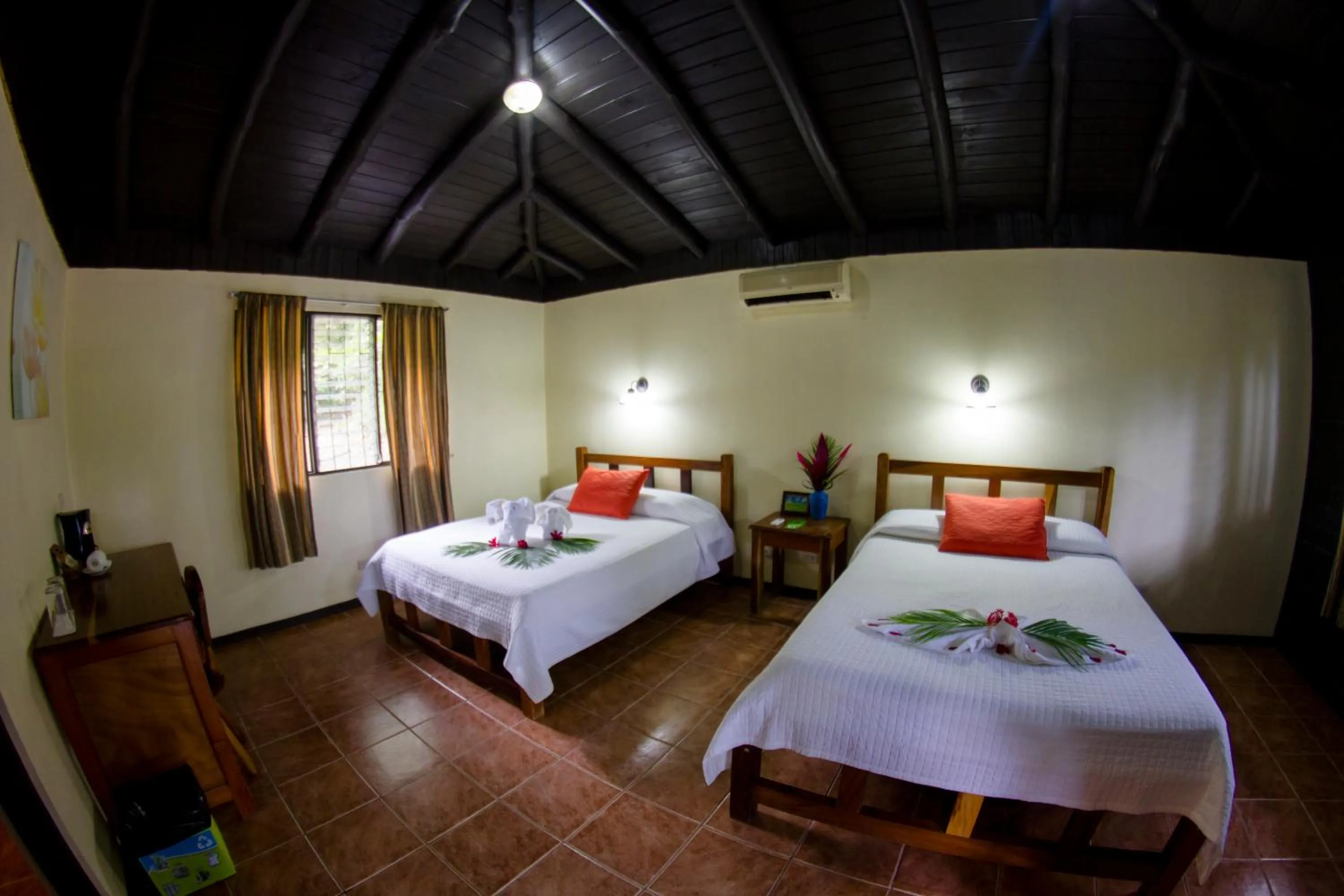 Bed in Cañon de la Vieja Lodge