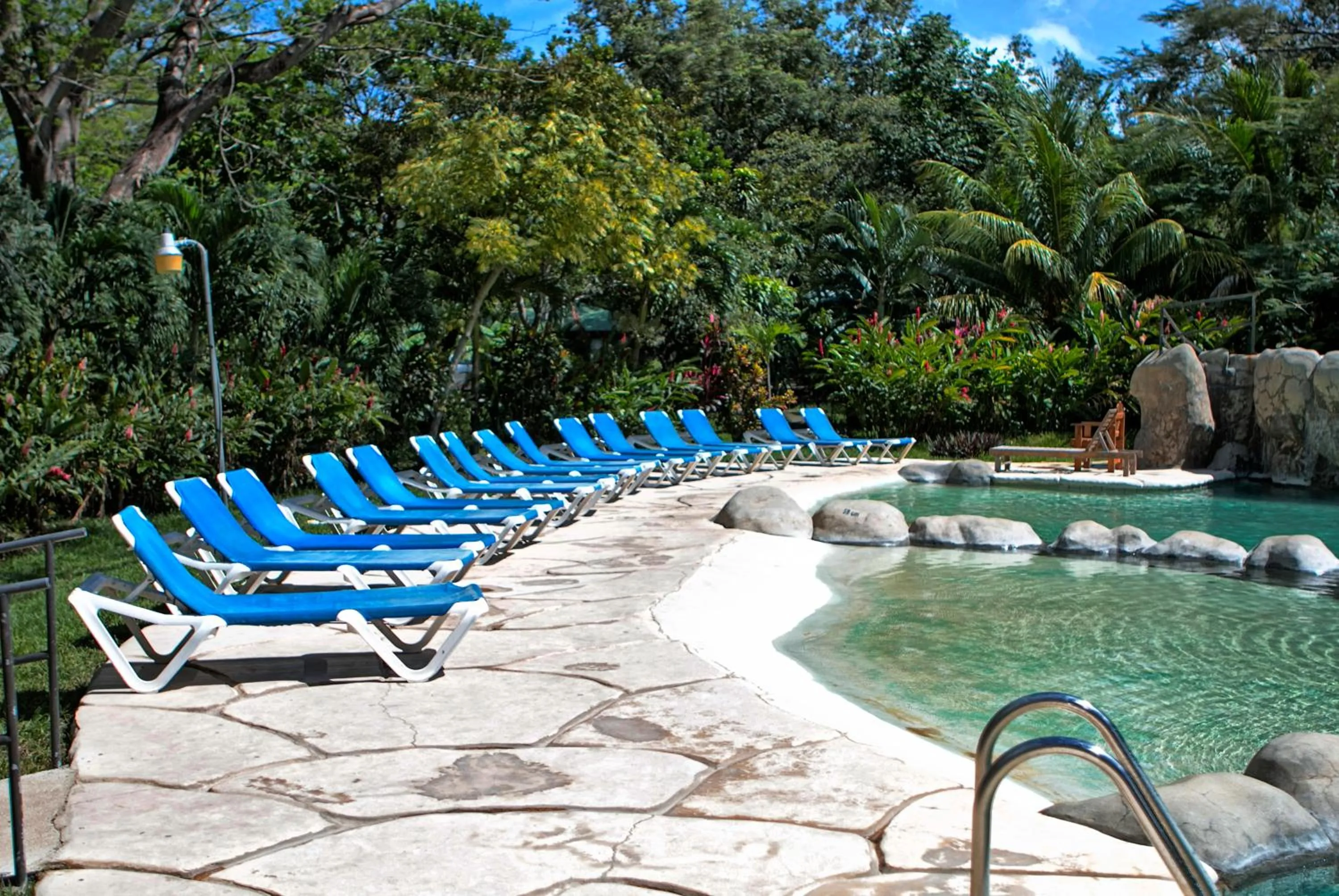 Swimming pool in Cañon de la Vieja Lodge