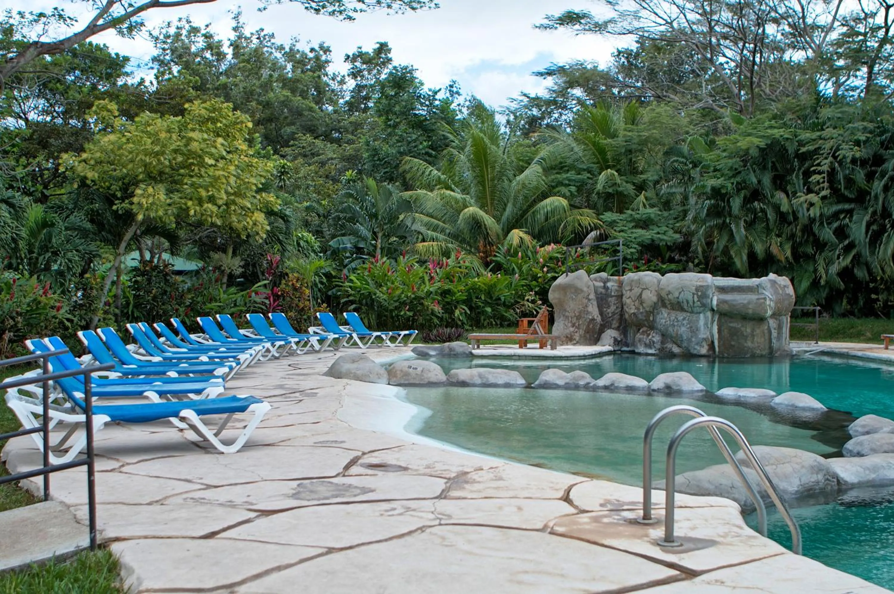 Swimming pool in Cañon de la Vieja Lodge