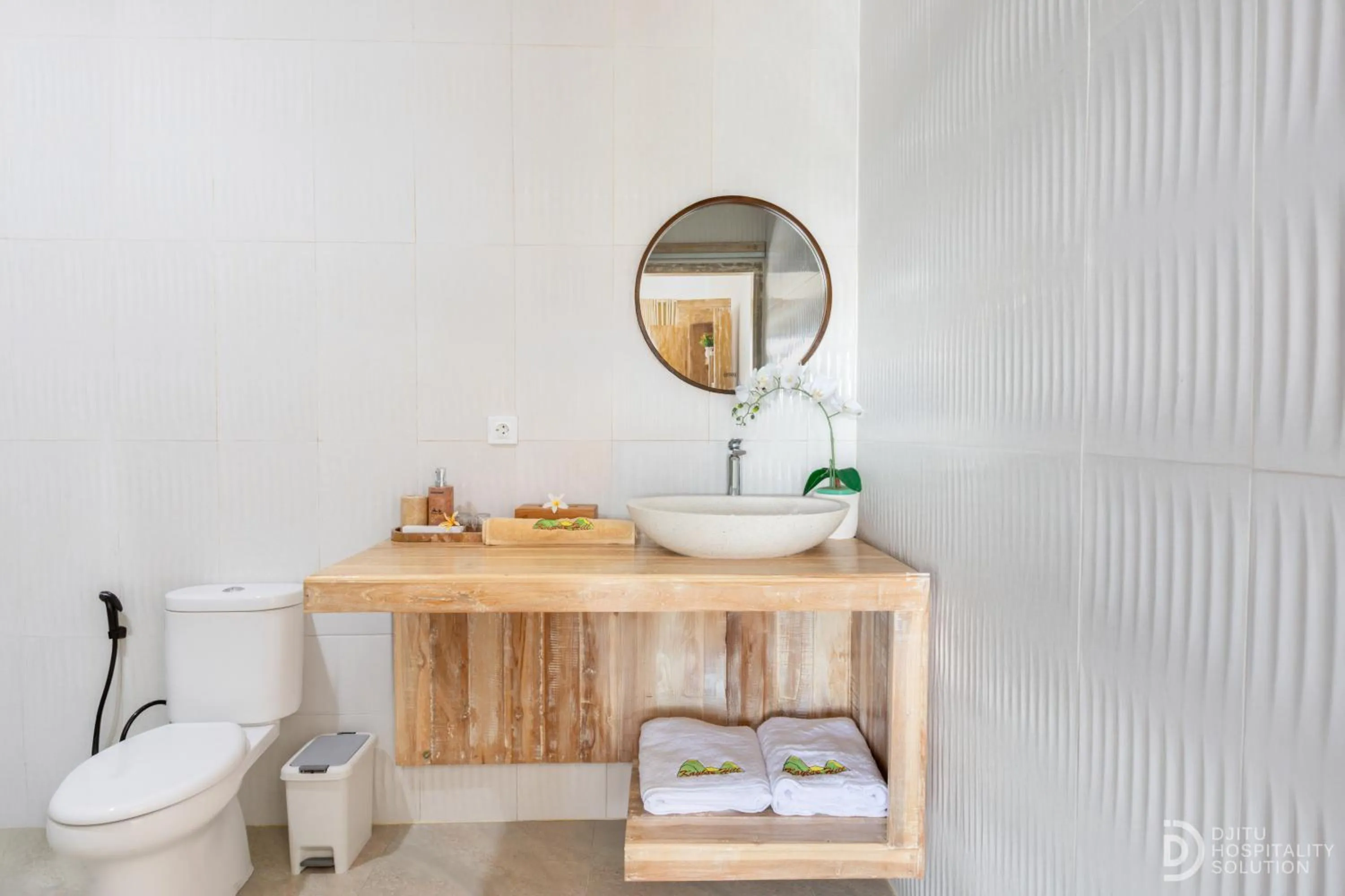 Shower in Kaylas Hill Resort