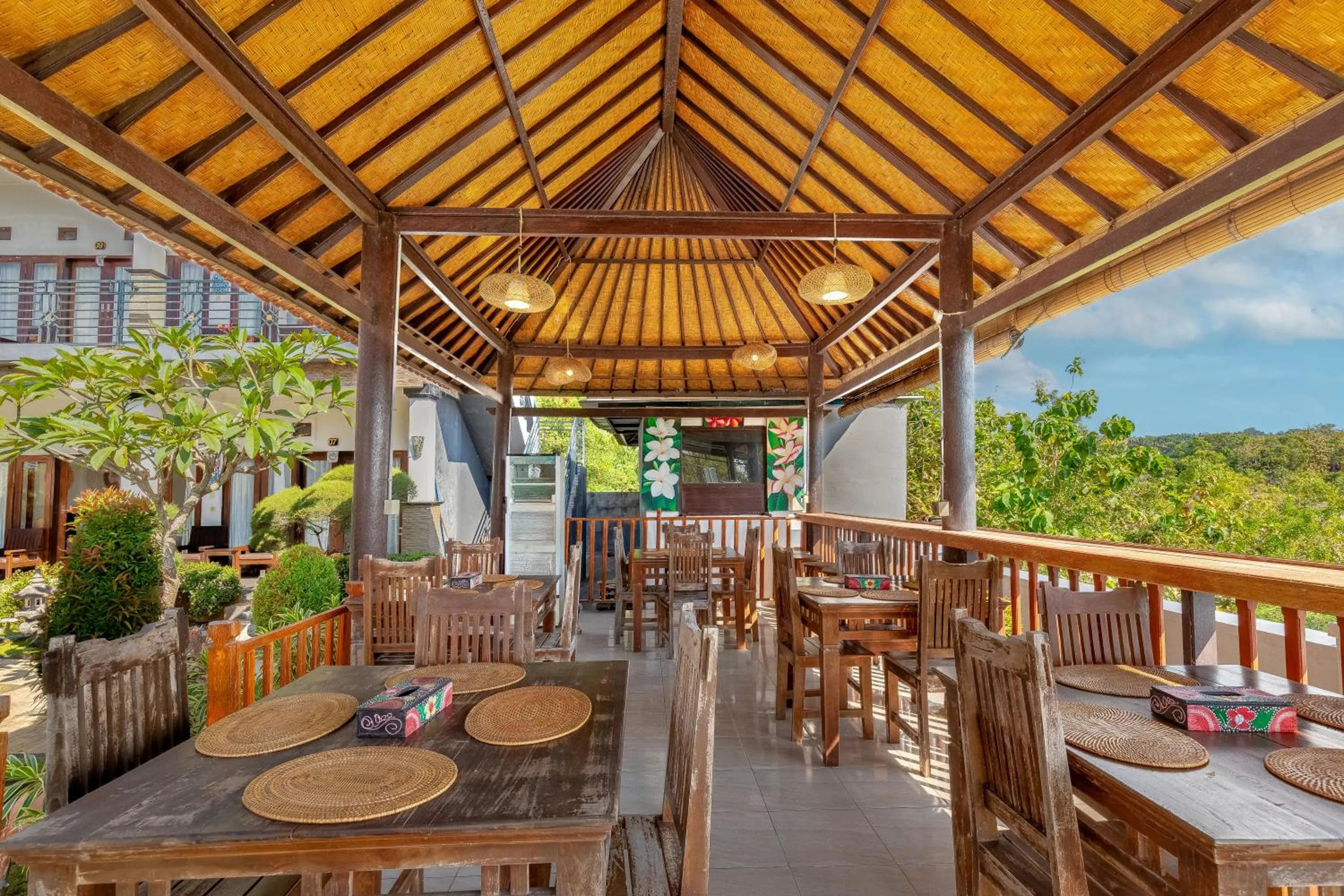 Restaurant/places to eat in Kaylas Hill Resort