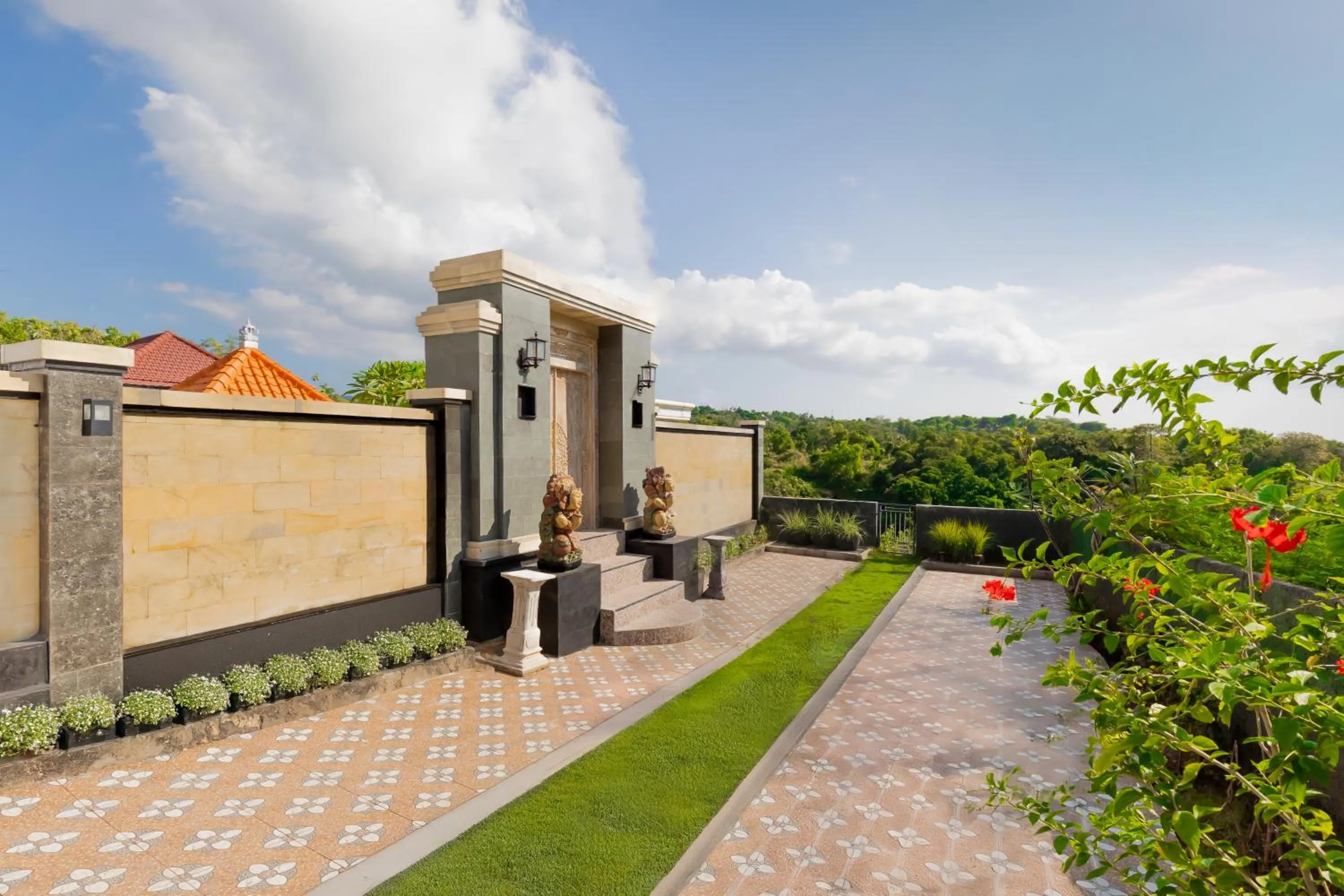 Facade/entrance in Kaylas Hill Resort