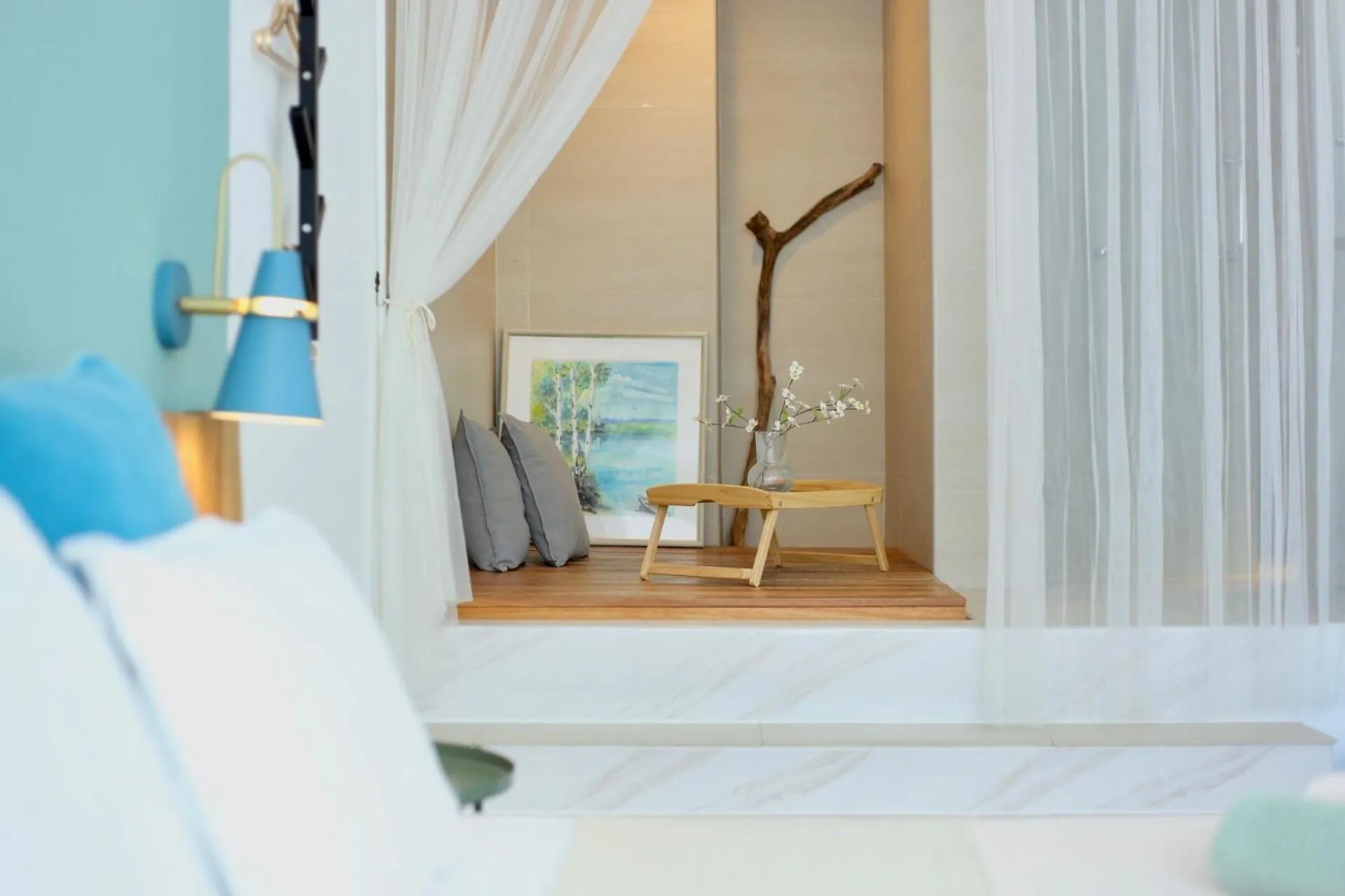 Bed in Smell rose beach garden花语海沙滩花园