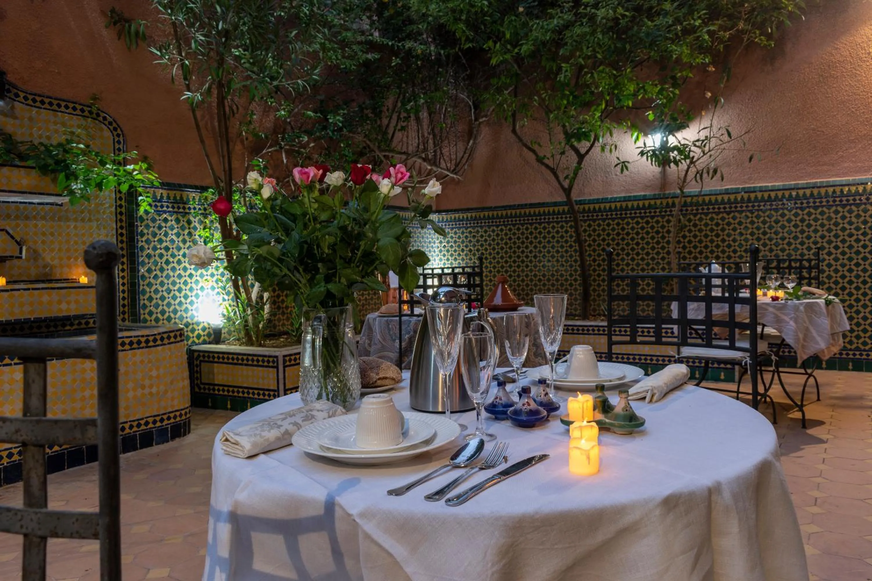 Restaurant/places to eat in Villa Soraya Hammam & Jacuzzi