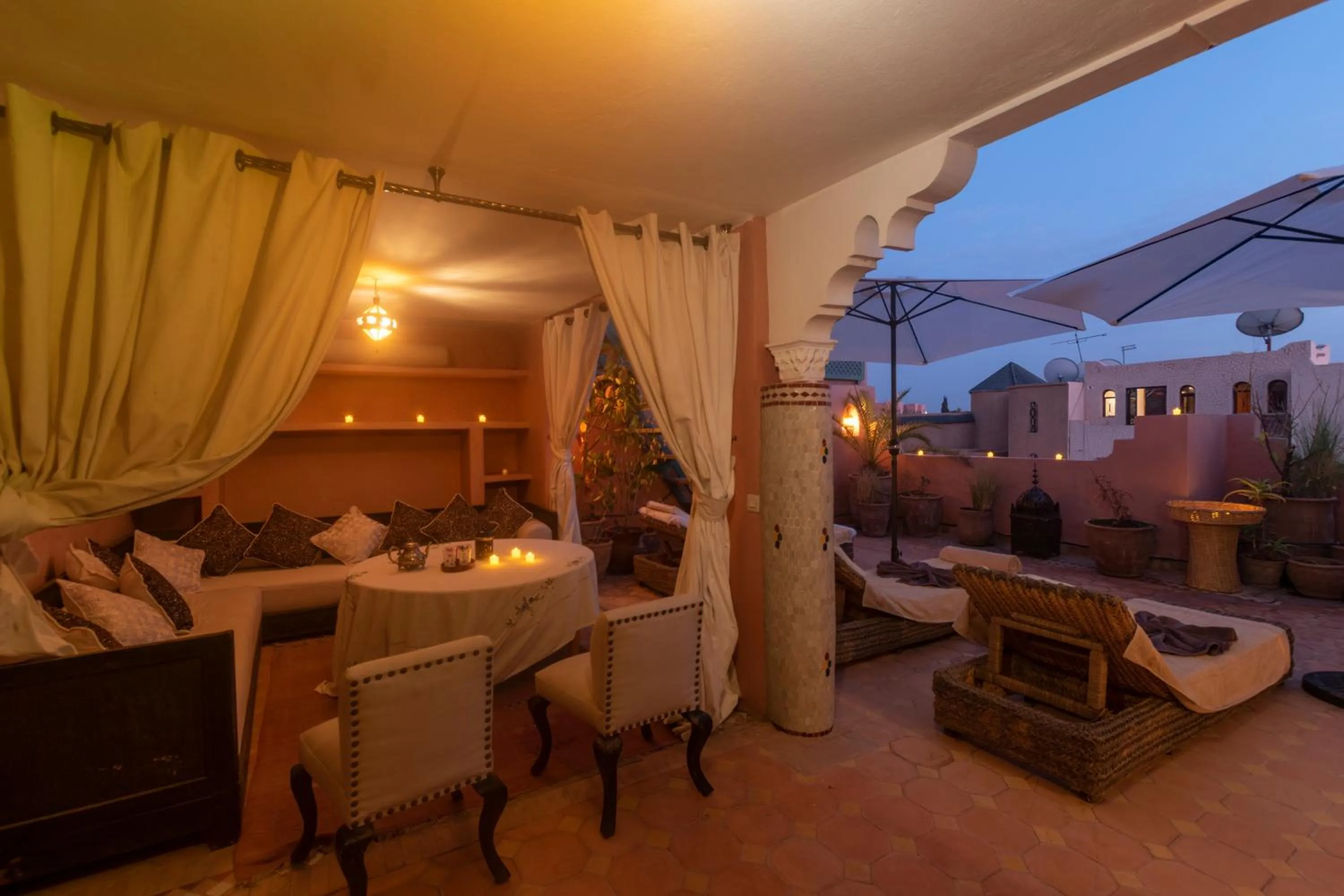 Restaurant/places to eat in Villa Soraya Hammam & Jacuzzi