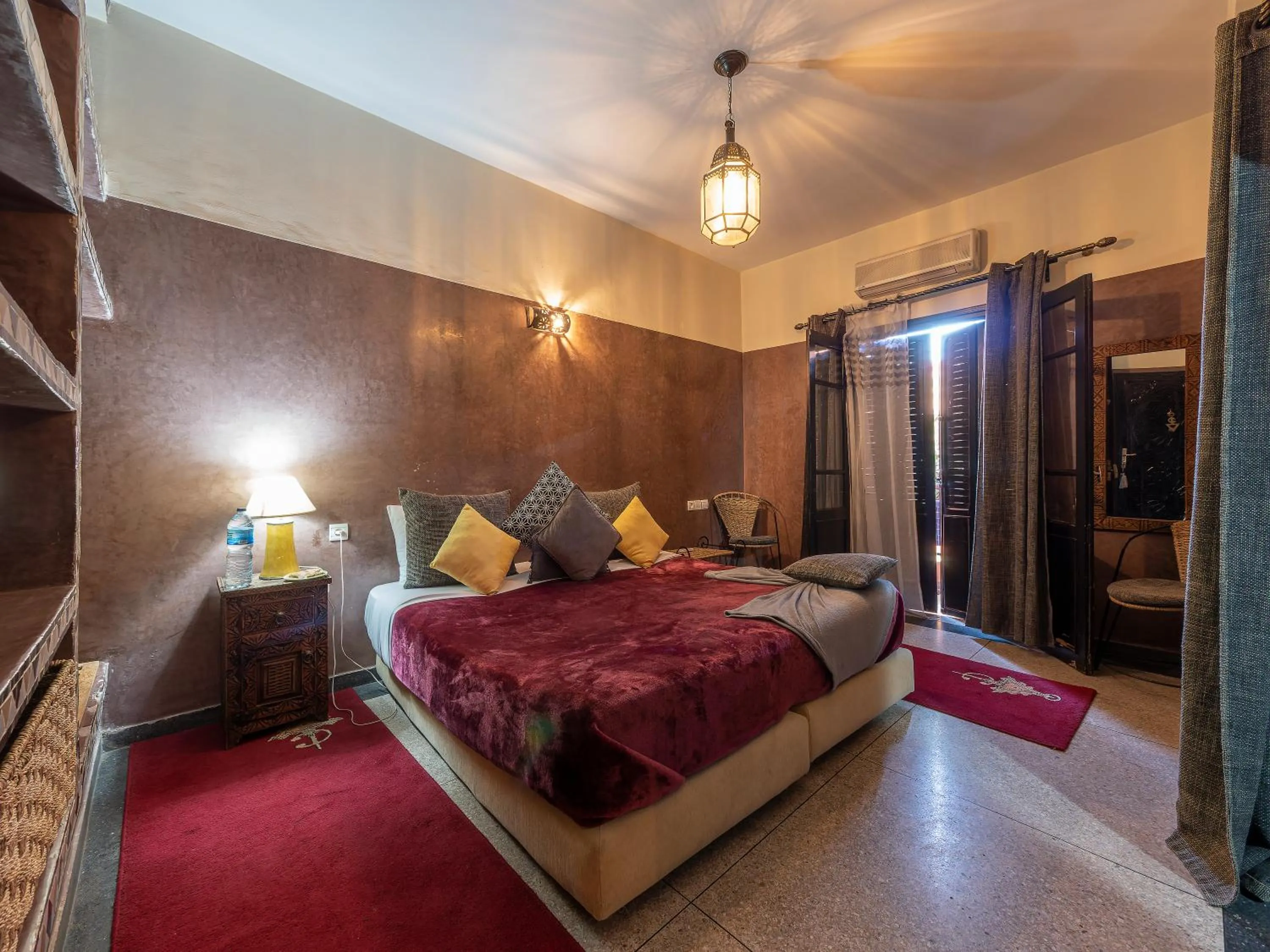 Bed in Villa Soraya Hammam & Jacuzzi