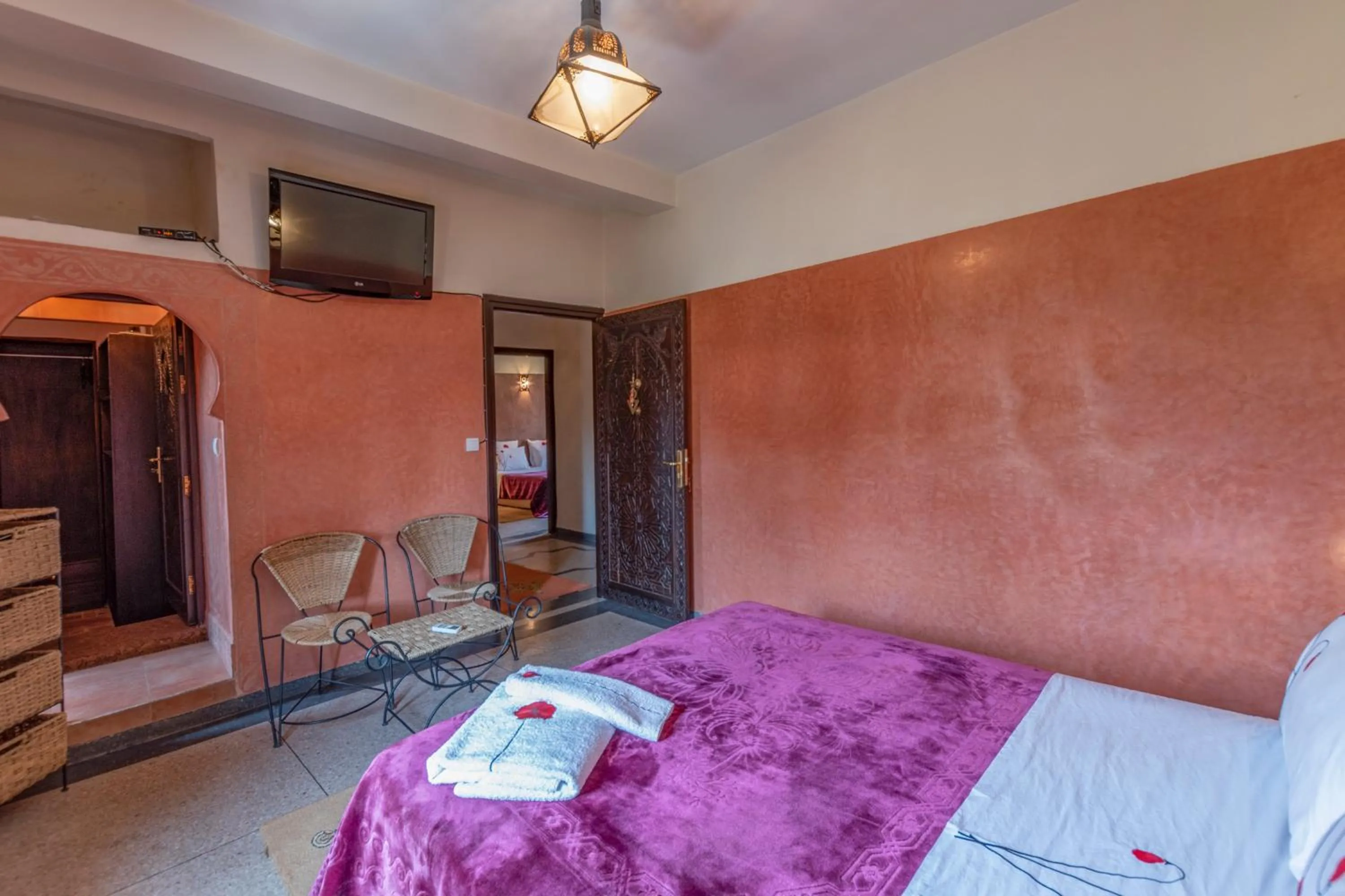 Bed in Villa Soraya Hammam & Jacuzzi